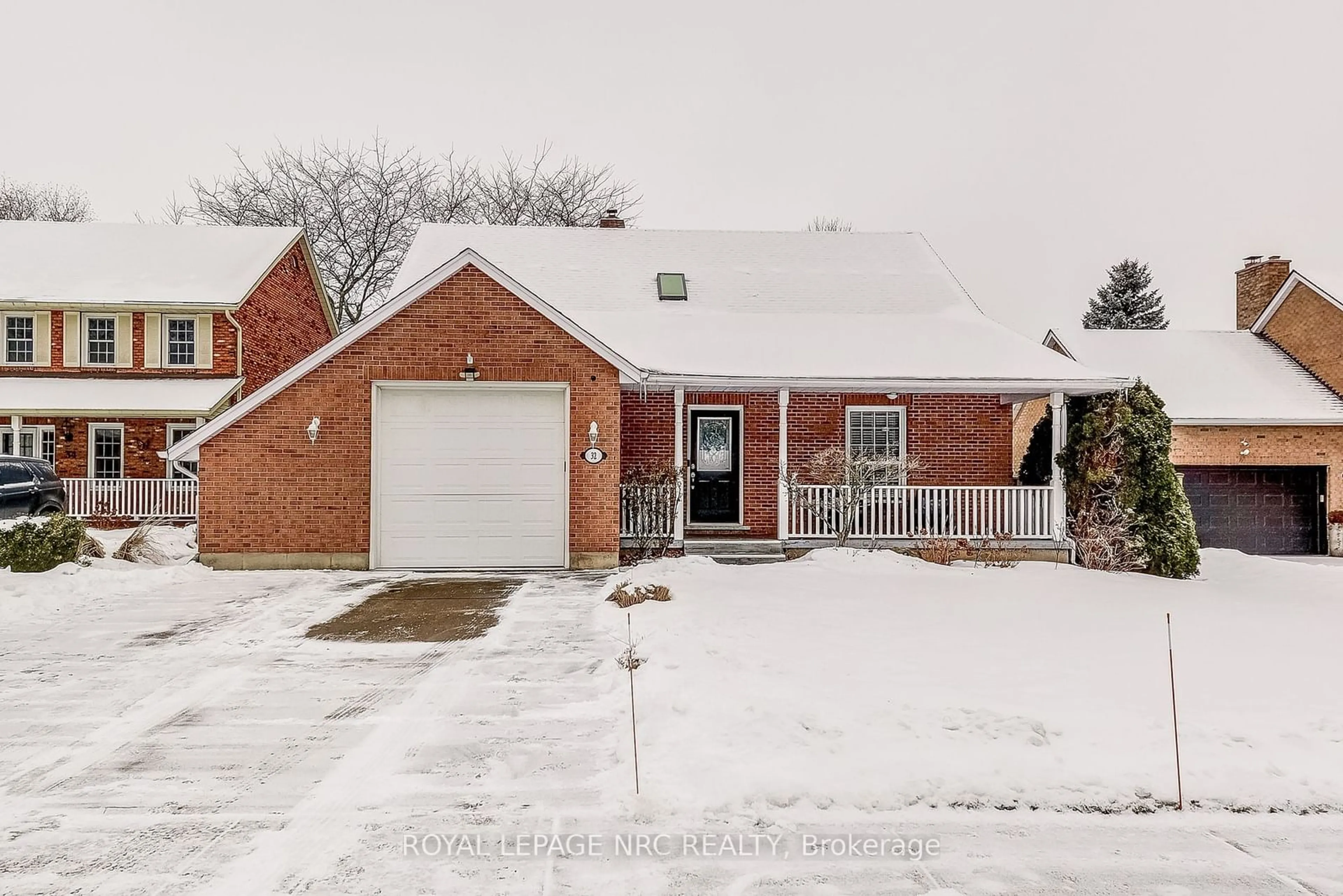 Home with brick exterior material, street for 32 The Promenade Rd, Niagara-on-the-Lake Ontario L0S 1J0