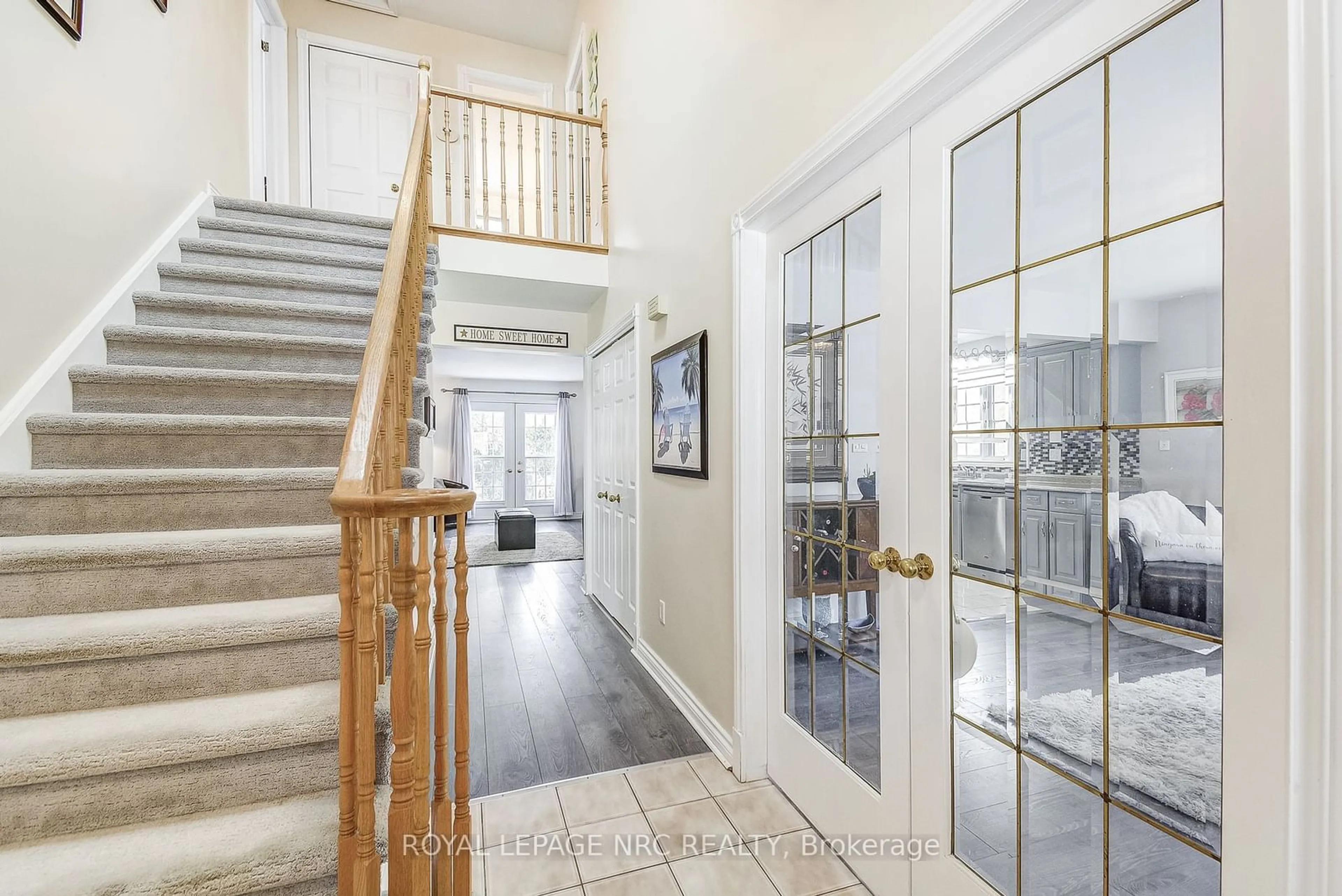 Indoor entryway for 32 The Promenade Rd, Niagara-on-the-Lake Ontario L0S 1J0