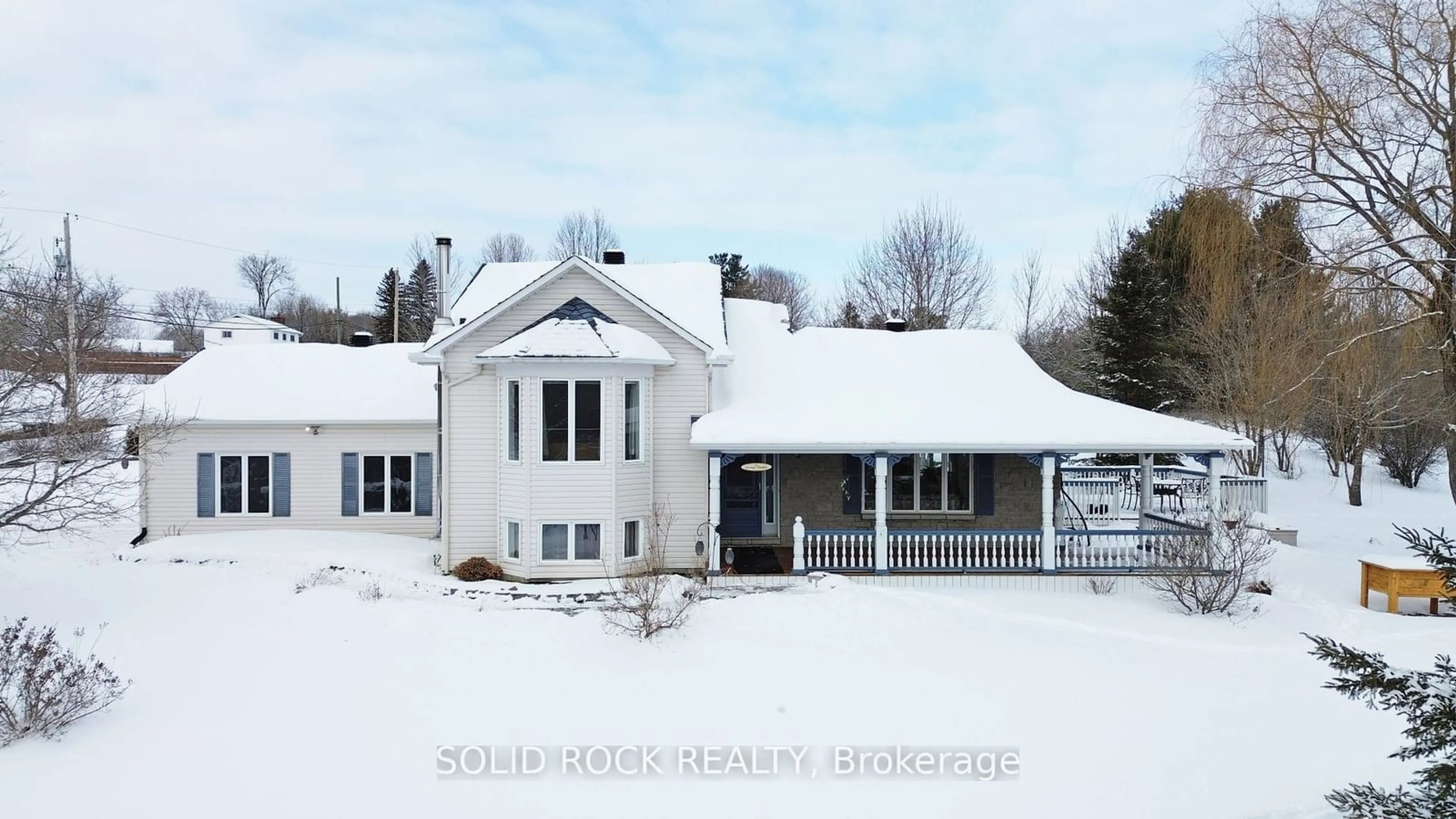 A pic from outside/outdoor area/front of a property/back of a property/a pic from drone, building for 511 Maloney Rd, Renfrew Ontario K7V 3Z8