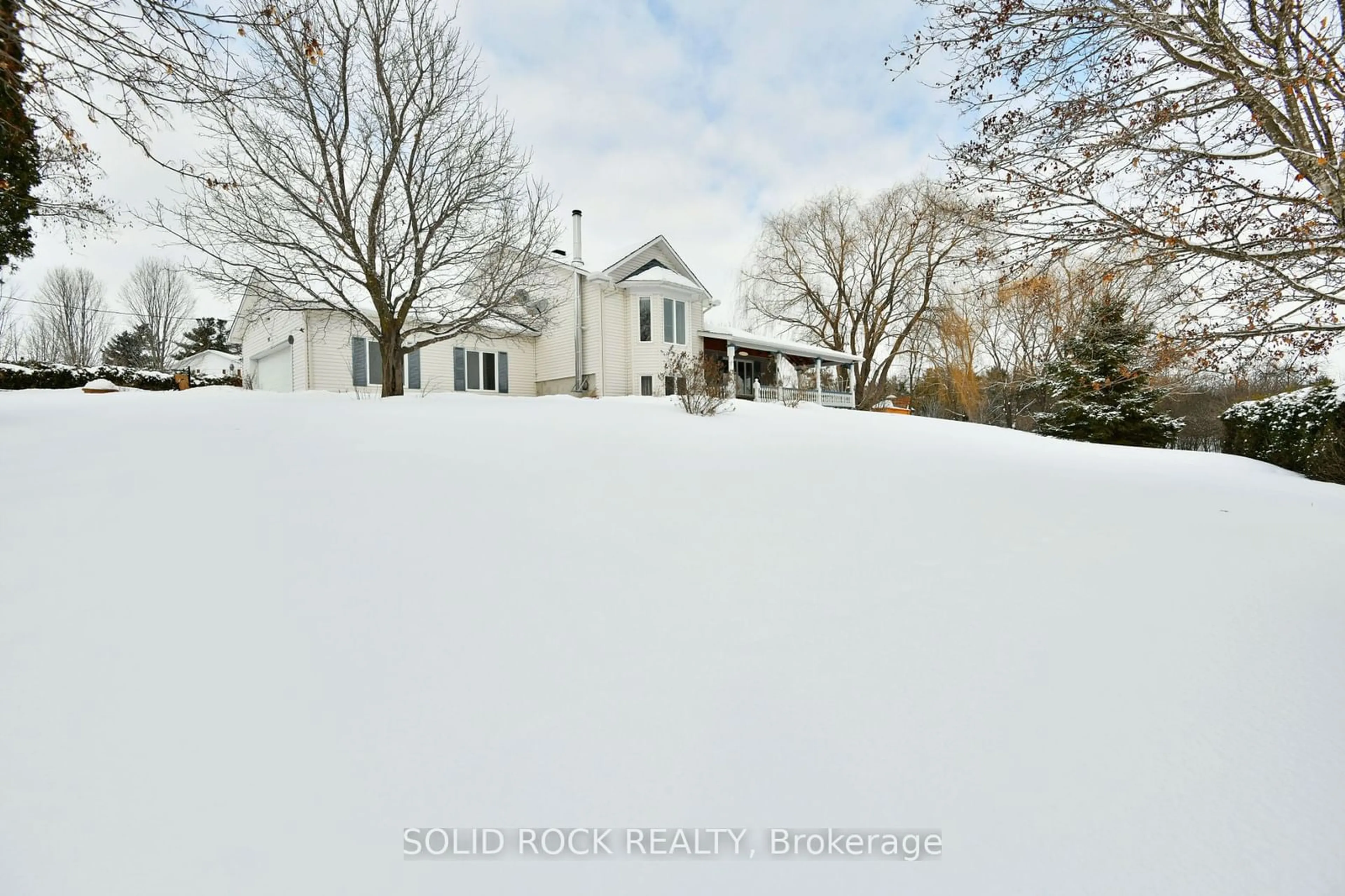 A pic from outside/outdoor area/front of a property/back of a property/a pic from drone, street for 511 Maloney Rd, Renfrew Ontario K7V 3Z8