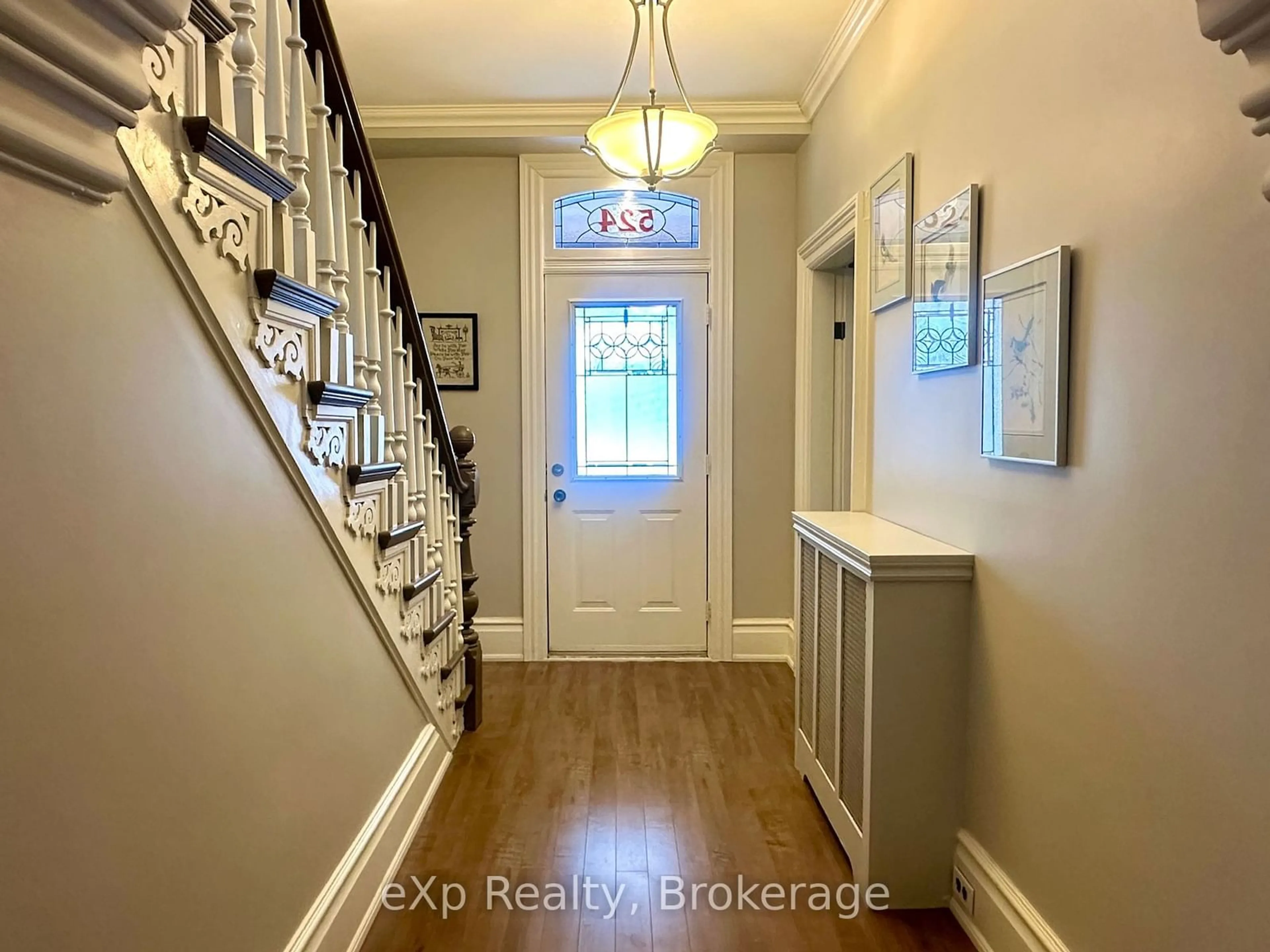 Indoor entryway for 524 Colborne St, Brockton Ontario N0G 2V0