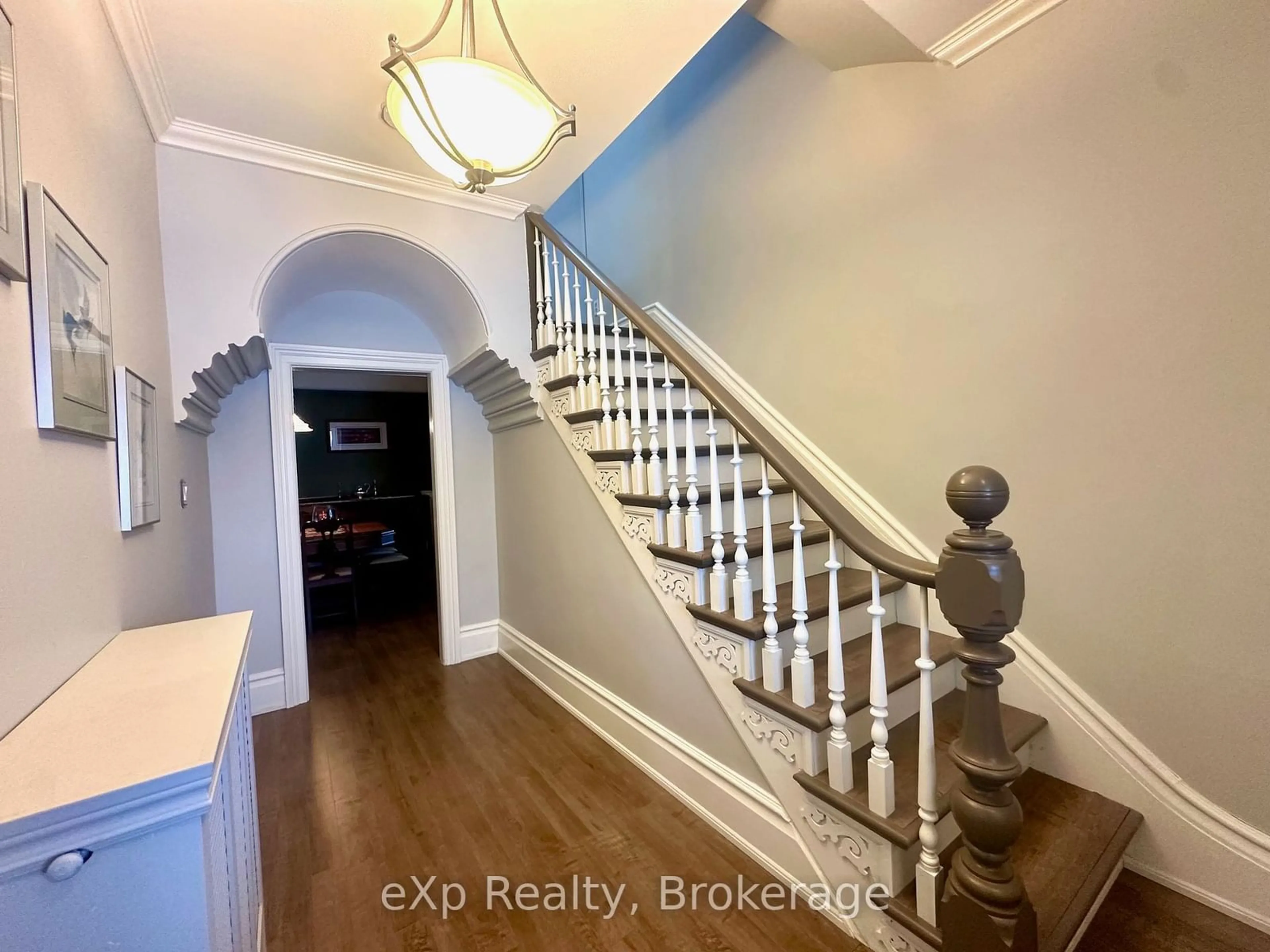 Indoor entryway for 524 Colborne St, Brockton Ontario N0G 2V0