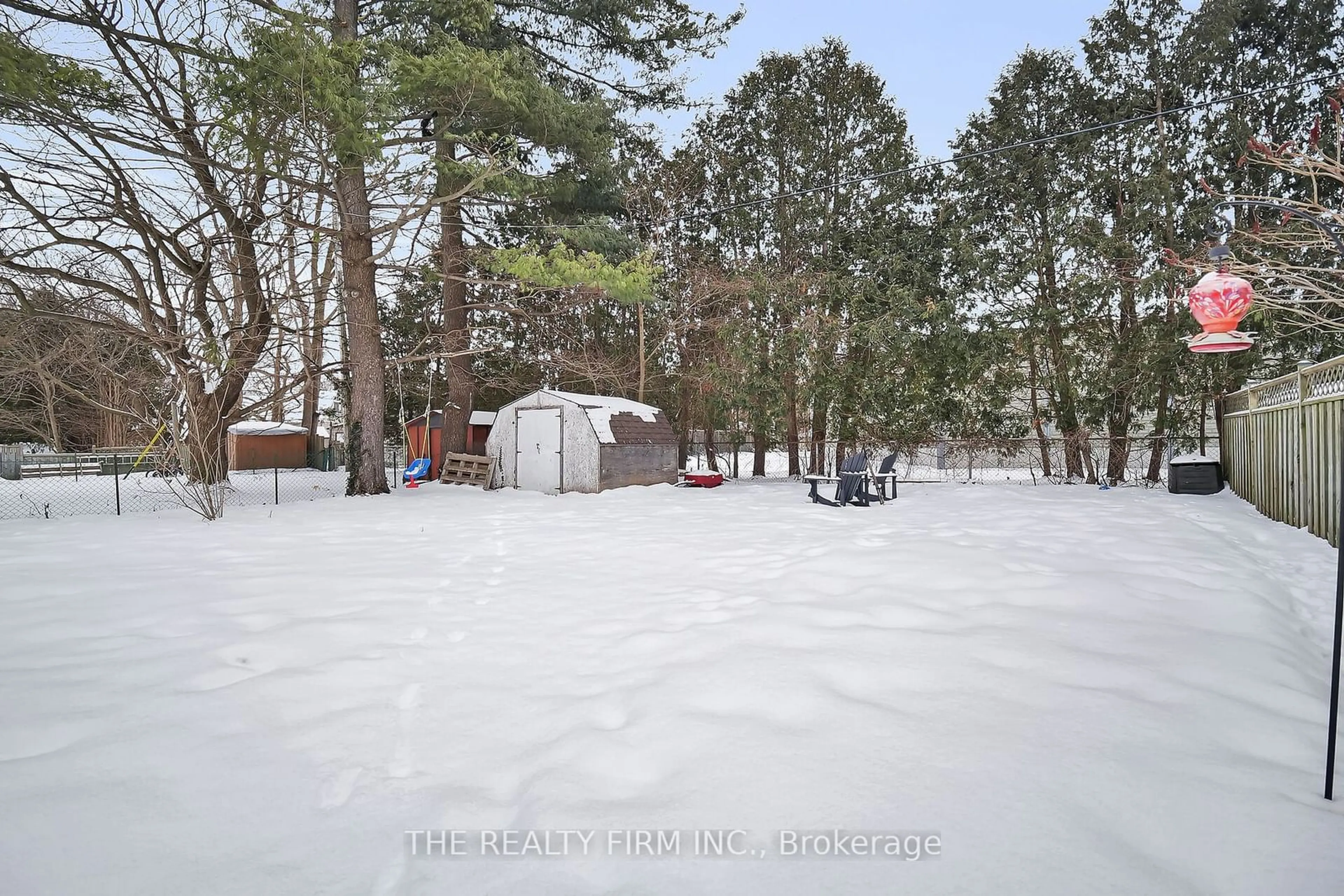 A pic from outside/outdoor area/front of a property/back of a property/a pic from drone, forest/trees view for 1331 BRYDGES St, London Ontario N5W 2C5