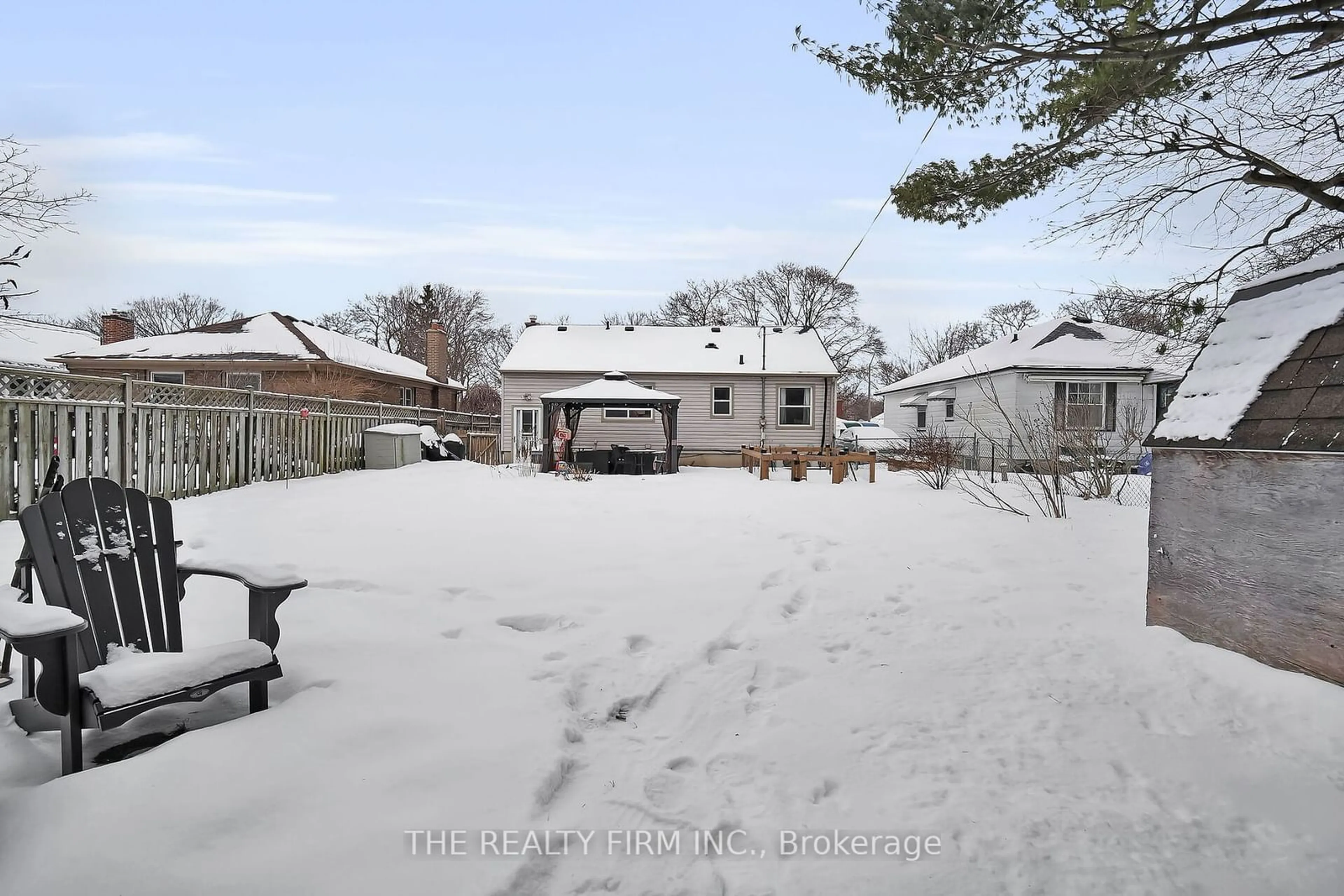 A pic from outside/outdoor area/front of a property/back of a property/a pic from drone, street for 1331 BRYDGES St, London Ontario N5W 2C5