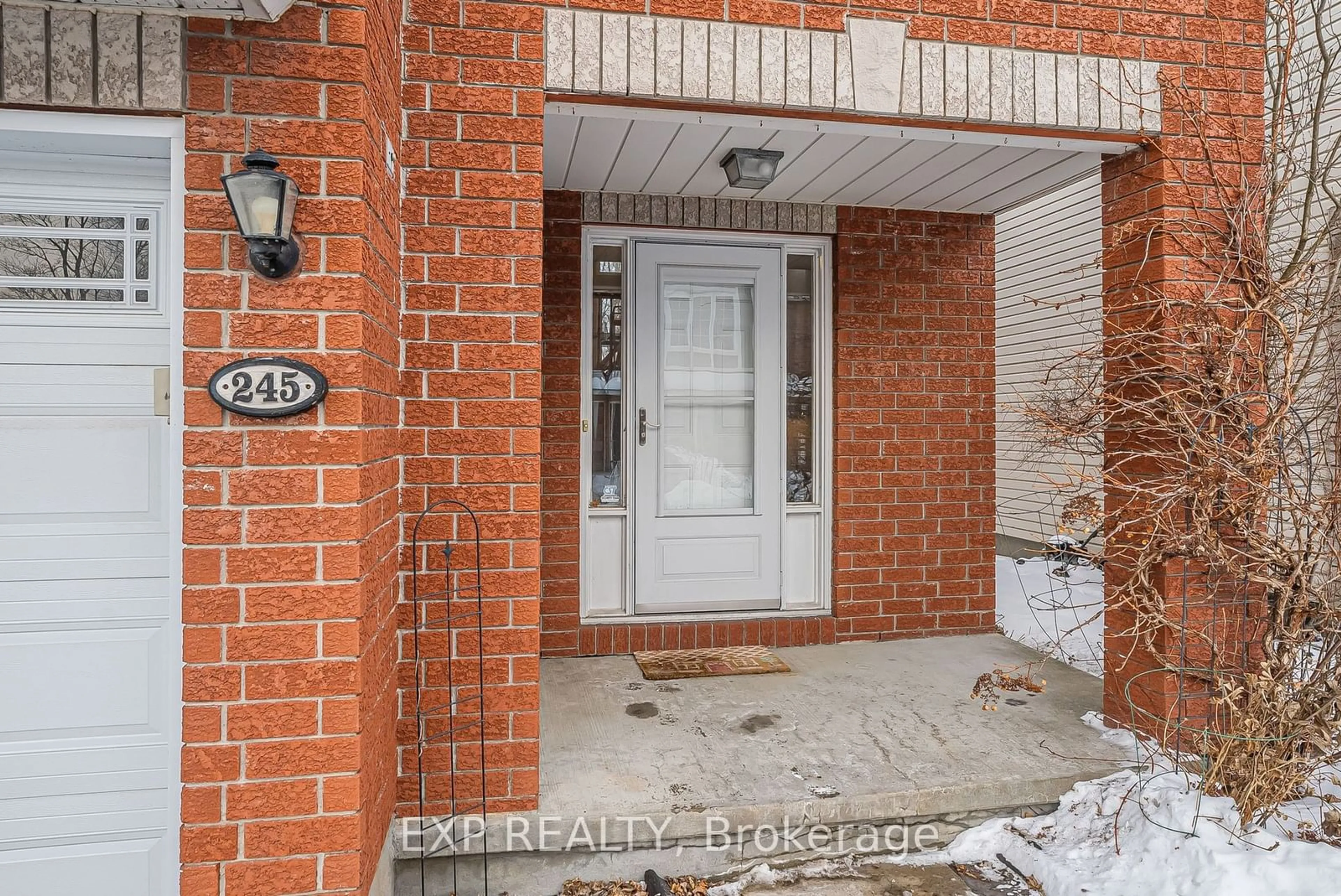 Indoor entryway for 245 Gladeview, Blossom Park - Airport and Area Ontario K1T 4A7