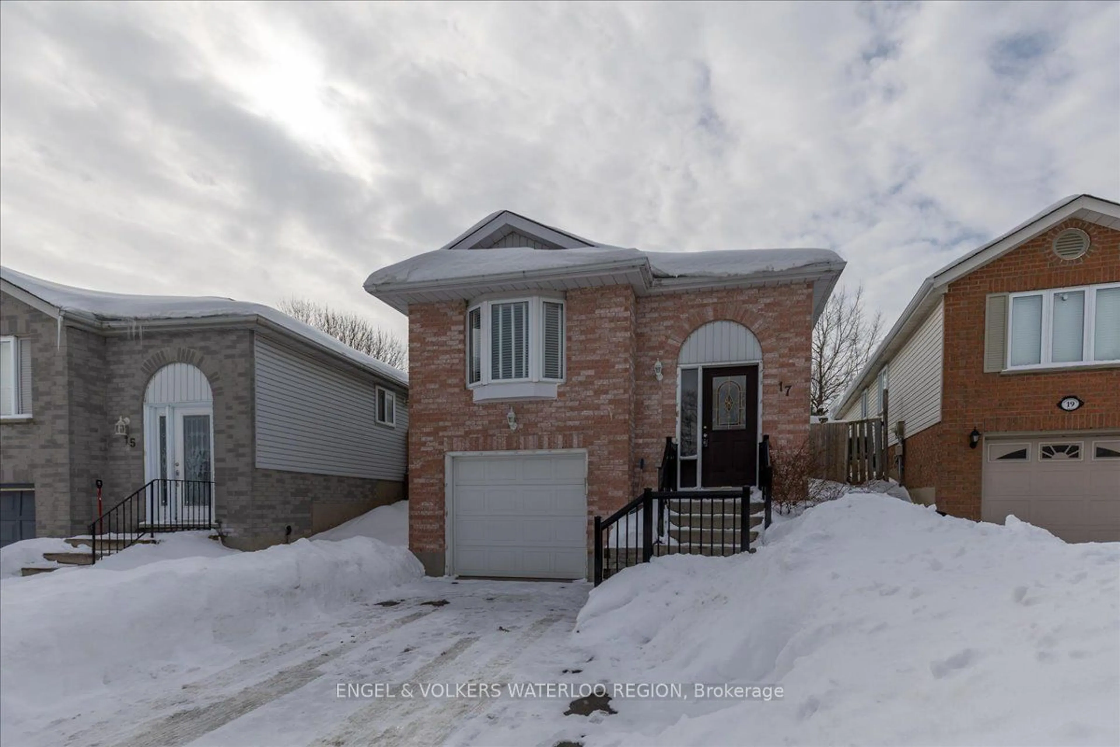 Home with brick exterior material, street for 17 Westmeadow Dr, Kitchener Ontario N2N 3J8