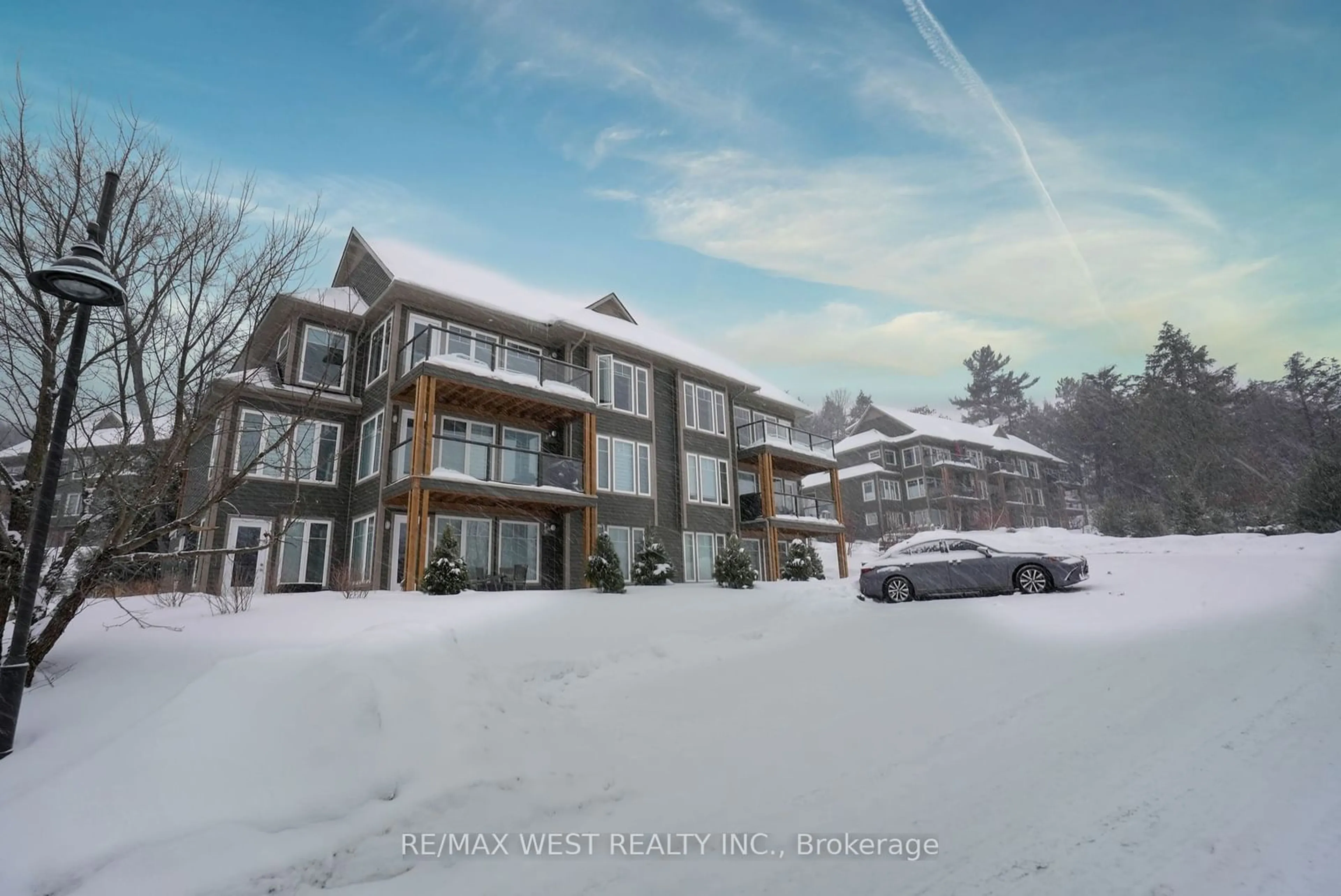 A pic from outside/outdoor area/front of a property/back of a property/a pic from drone, mountain view for 1 Tree Tops Lane #201, Huntsville Ontario P1H 1A9