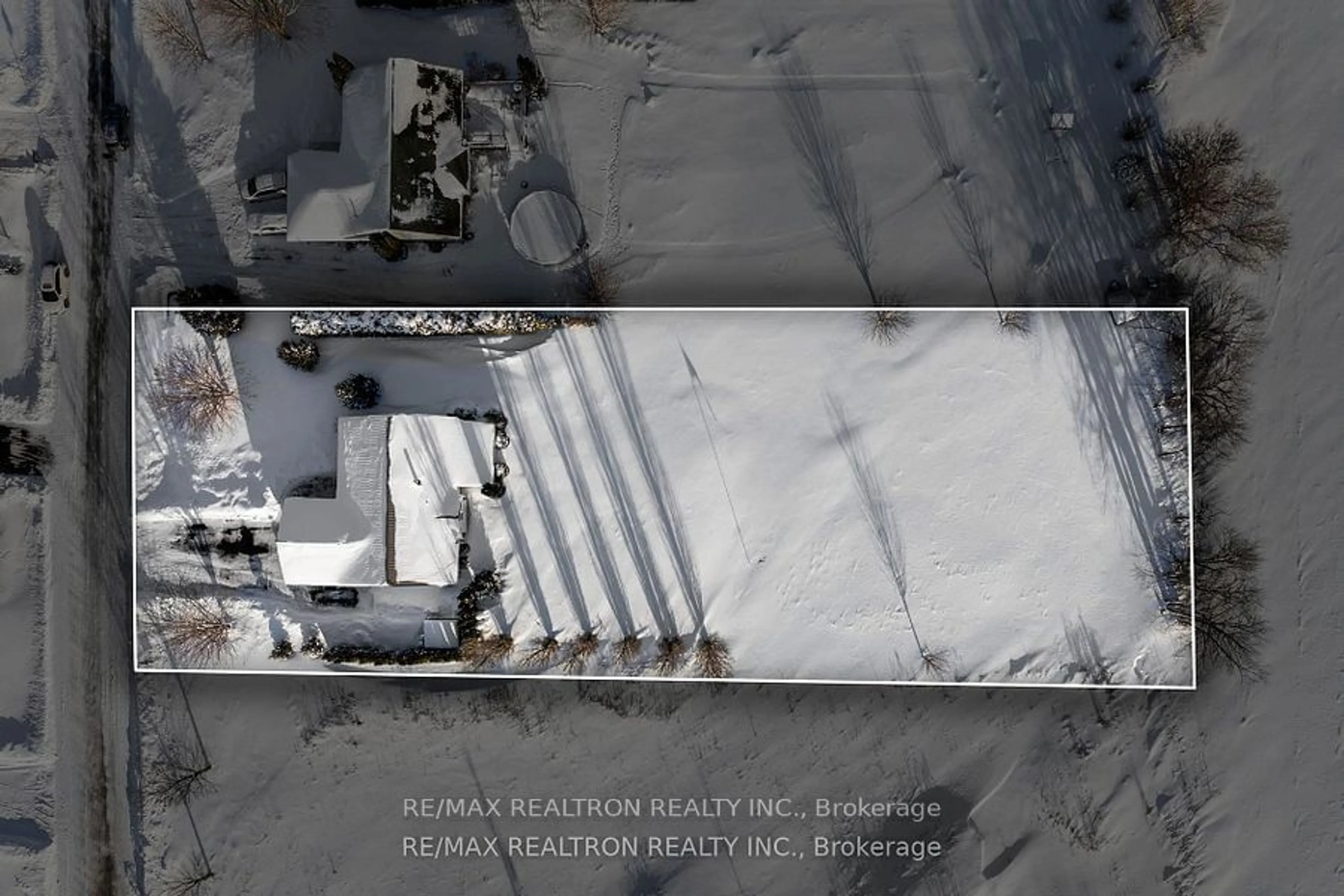 A pic from outside/outdoor area/front of a property/back of a property/a pic from drone, building for 6 Hallett Cres, Kawartha Lakes Ontario K0M 2C0