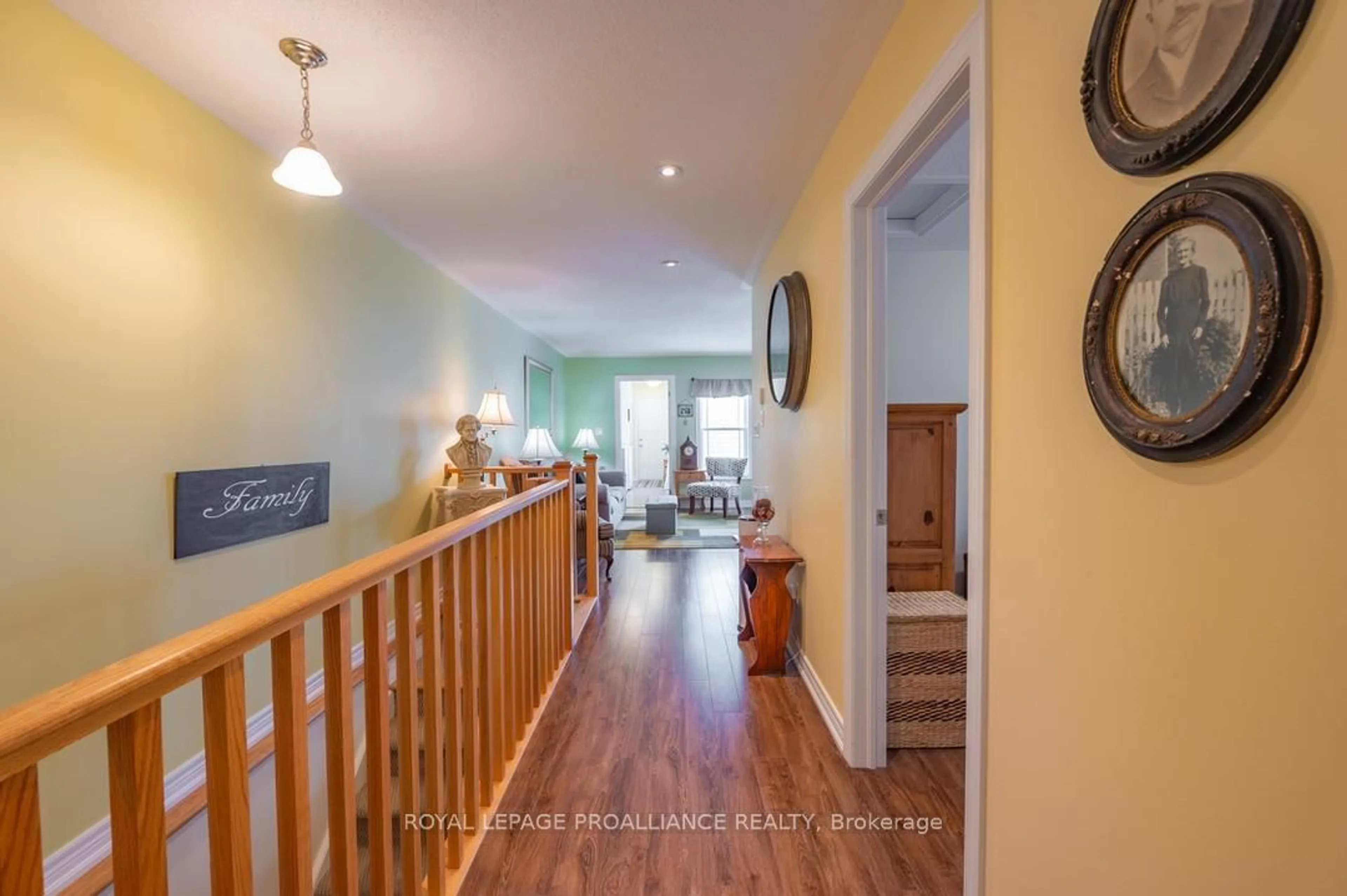 Indoor foyer for 5 Greenaway Circ, Port Hope Ontario L1A 0B9