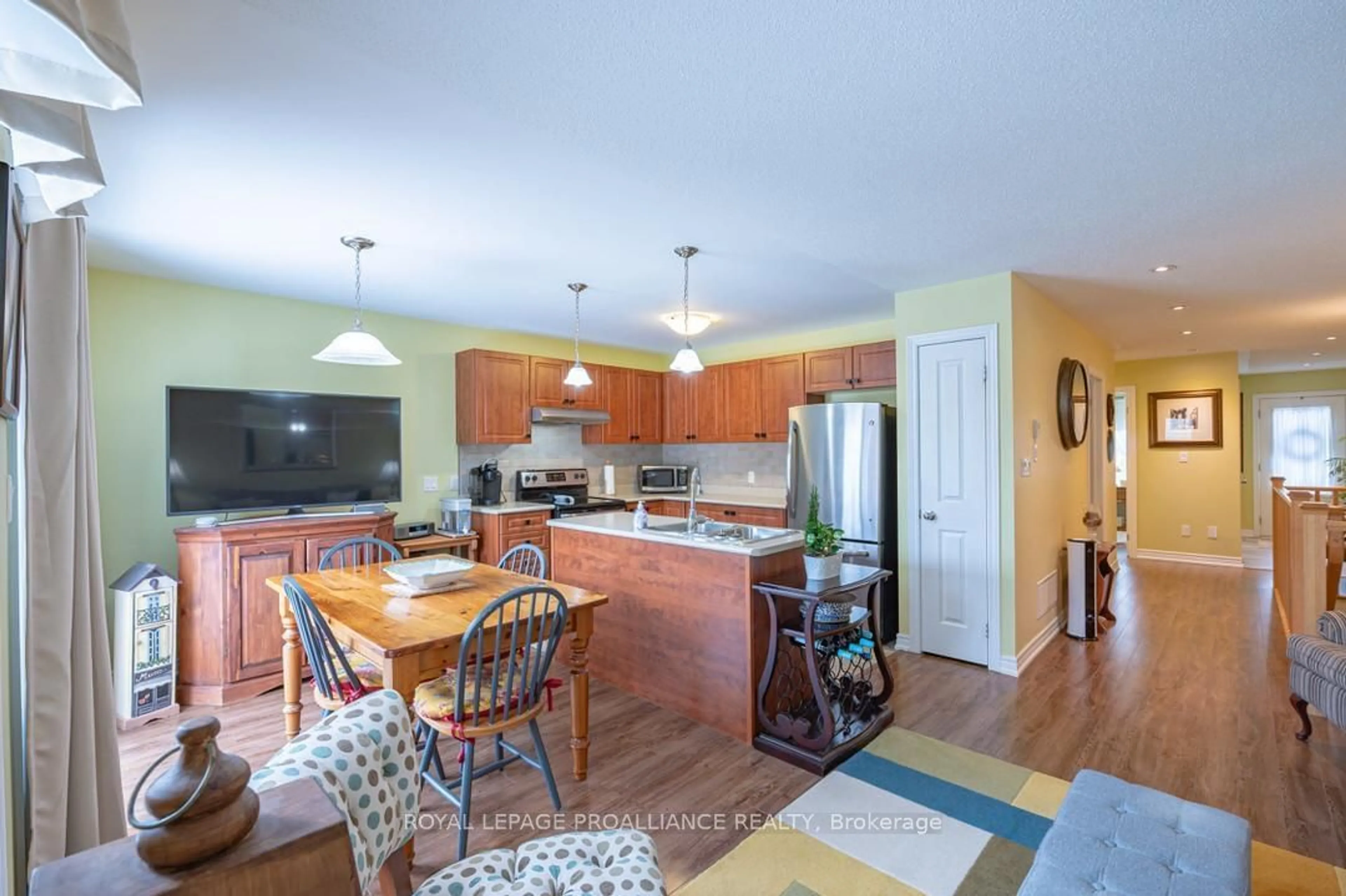 Open concept kitchen, wood/laminate floor for 5 Greenaway Circ, Port Hope Ontario L1A 0B9