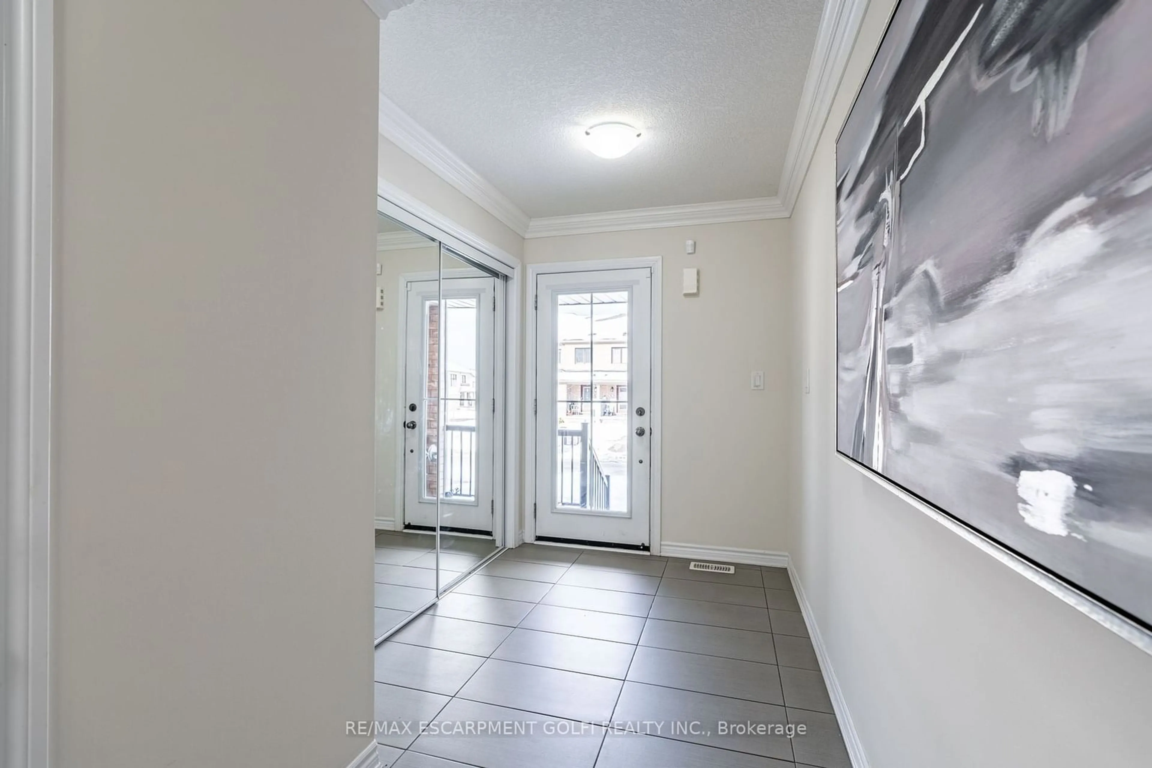 Indoor entryway for 4 Pagebrook Cres, Hamilton Ontario L8J 0K8