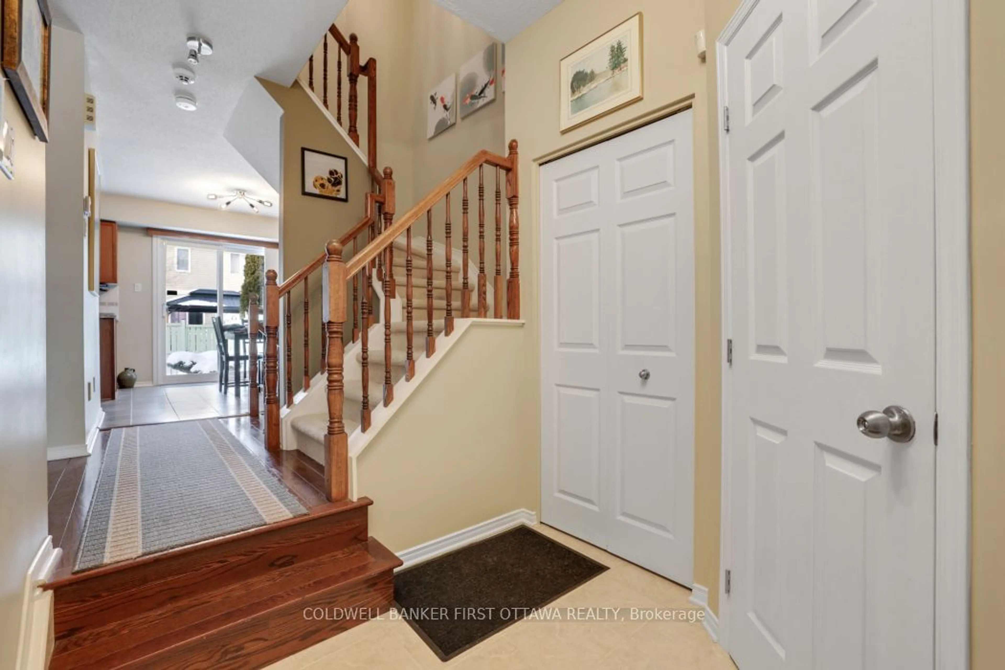 Indoor entryway for 5 Margrave Ave, Hunt Club - South Keys and Area Ontario K1T 3Y3