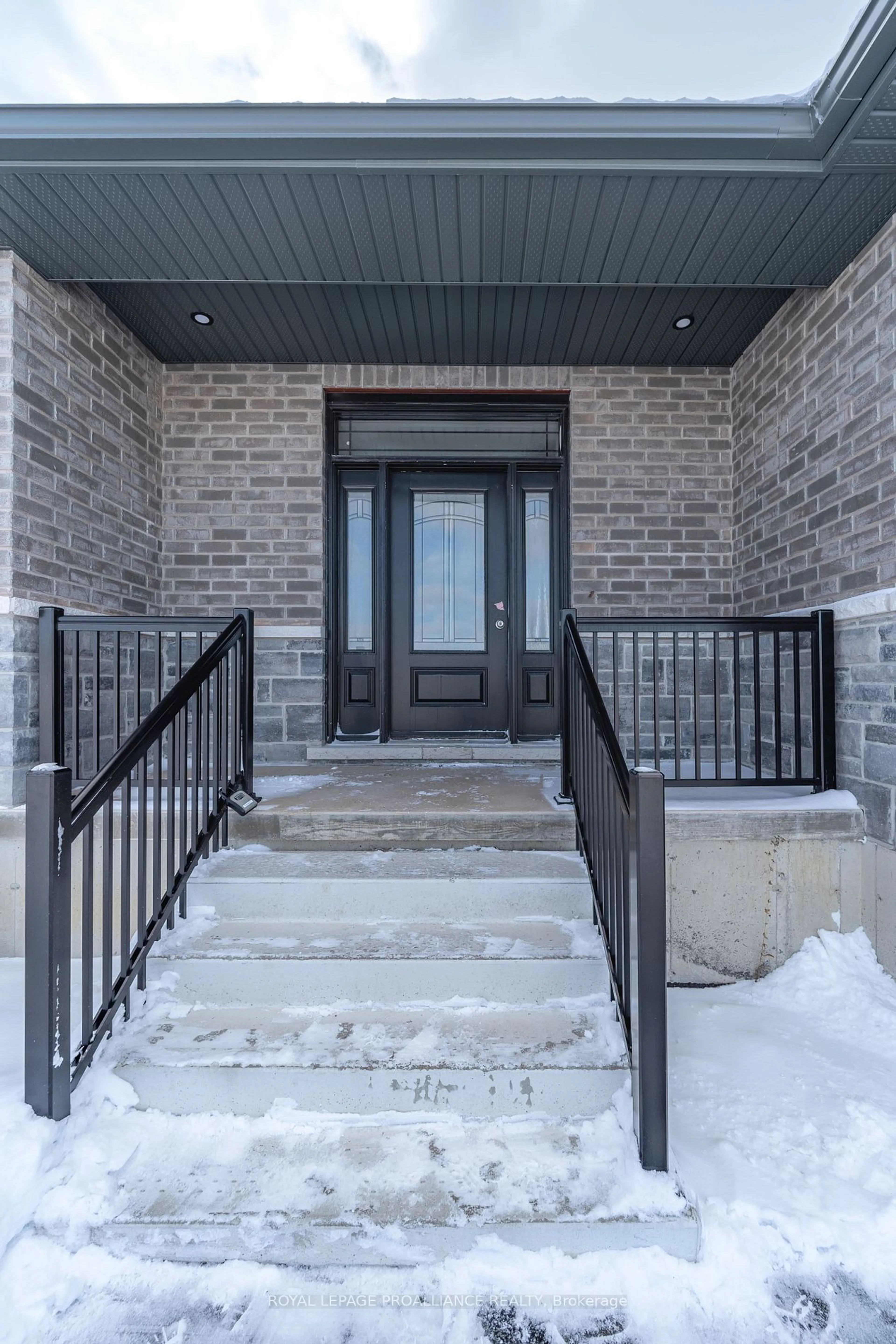 Indoor entryway for 166 Appledene Dr, Quinte West Ontario K8V 0K3