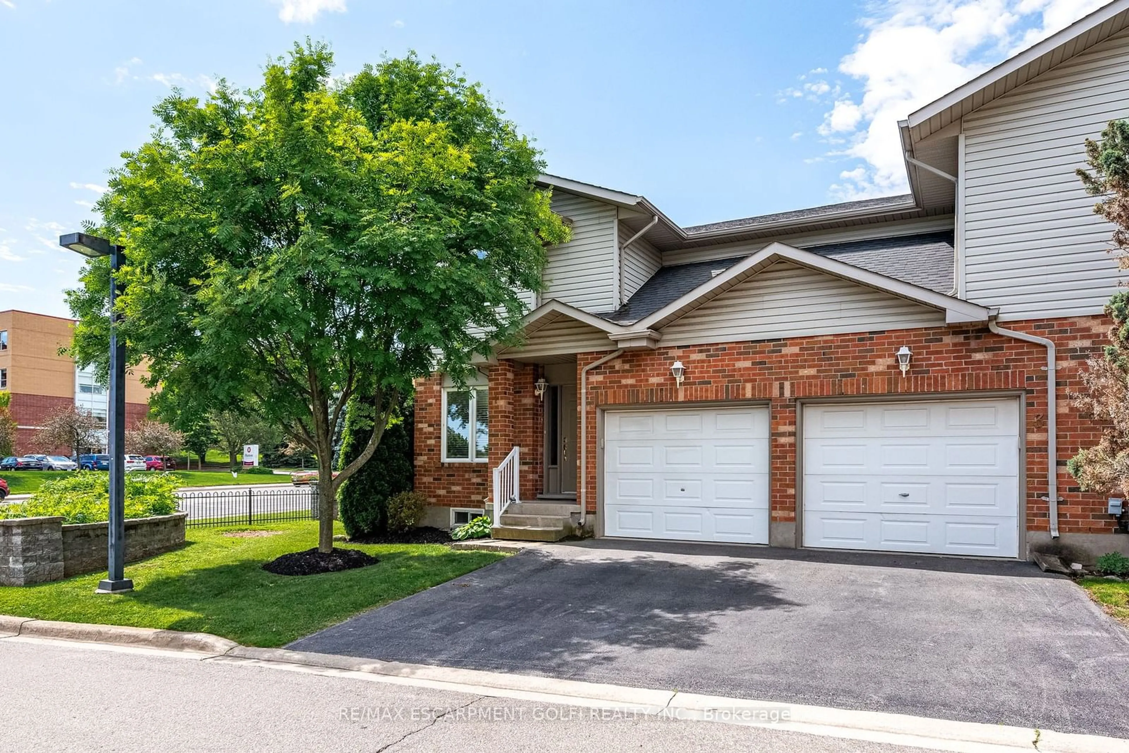 Home with brick exterior material, street for 19 Bartlett Ave #1, Grimsby Ontario L3M 5G6