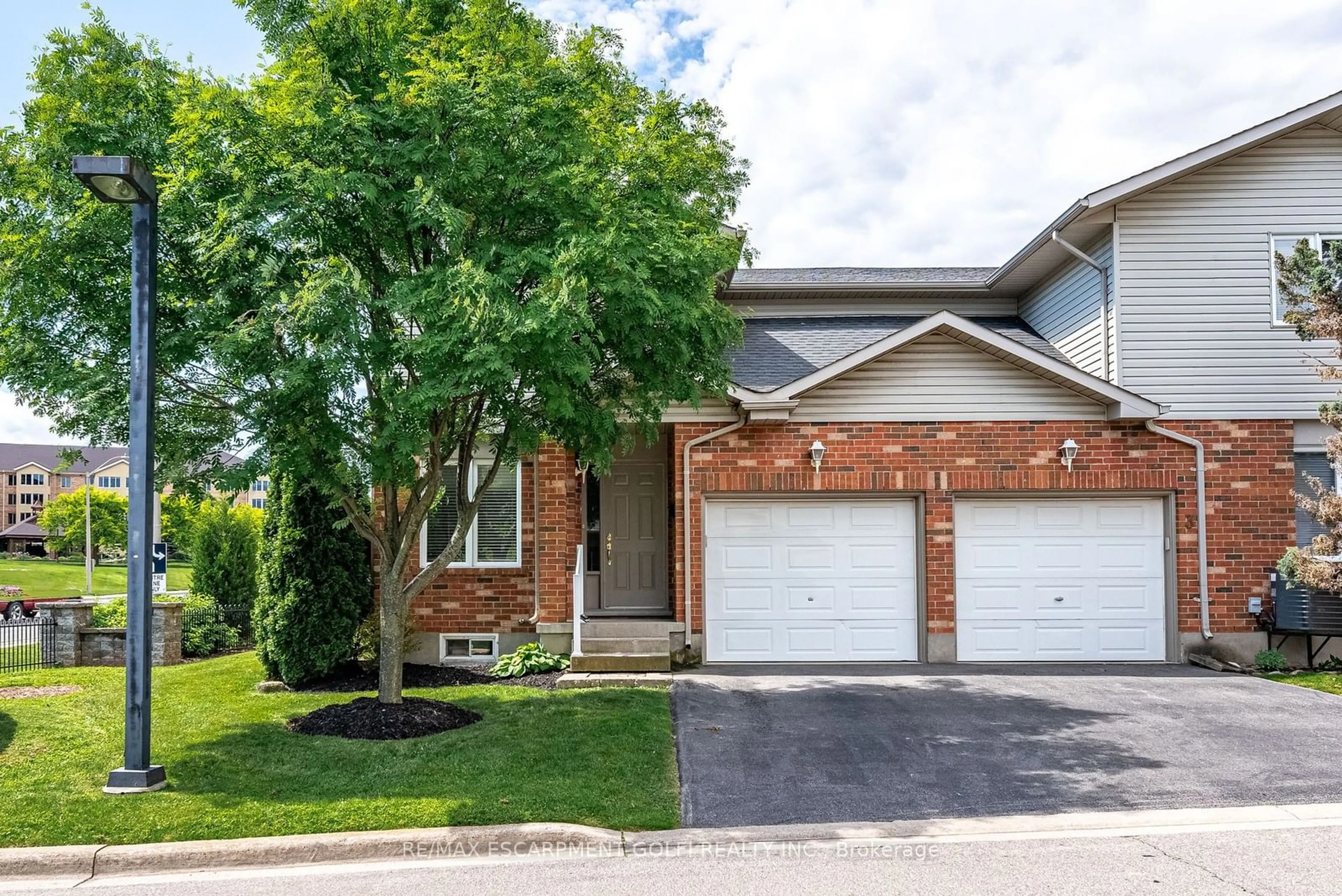 Home with brick exterior material, street for 19 Bartlett Ave #1, Grimsby Ontario L3M 5G6