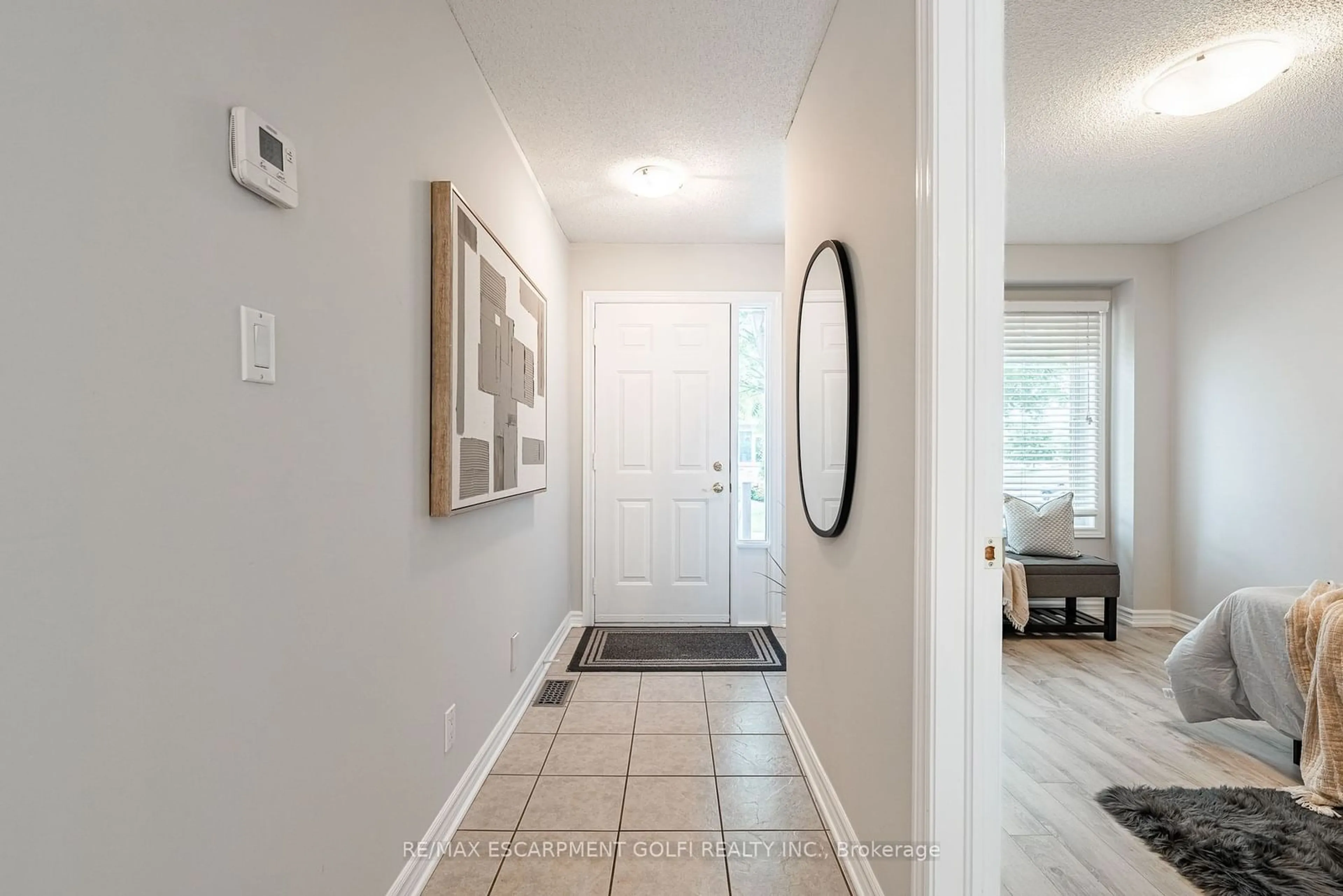 Indoor entryway for 19 Bartlett Ave #1, Grimsby Ontario L3M 5G6