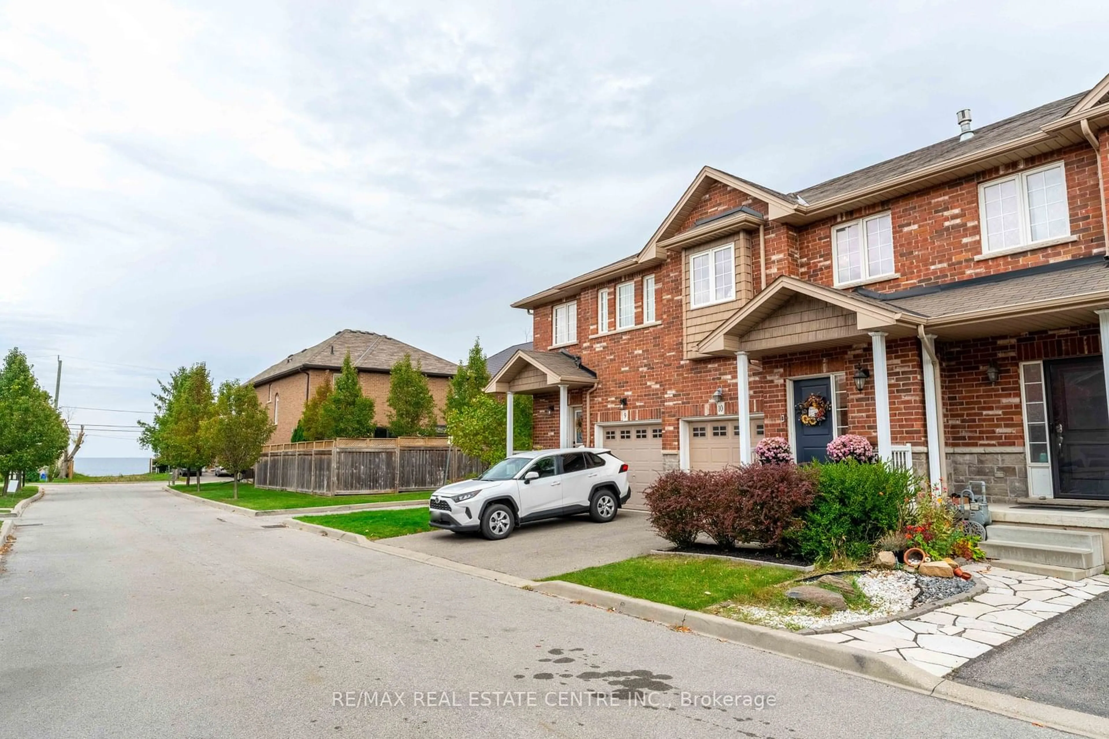 Home with brick exterior material, street for 45 Seabreeze Cres #10, Hamilton Ontario L8E 5C8