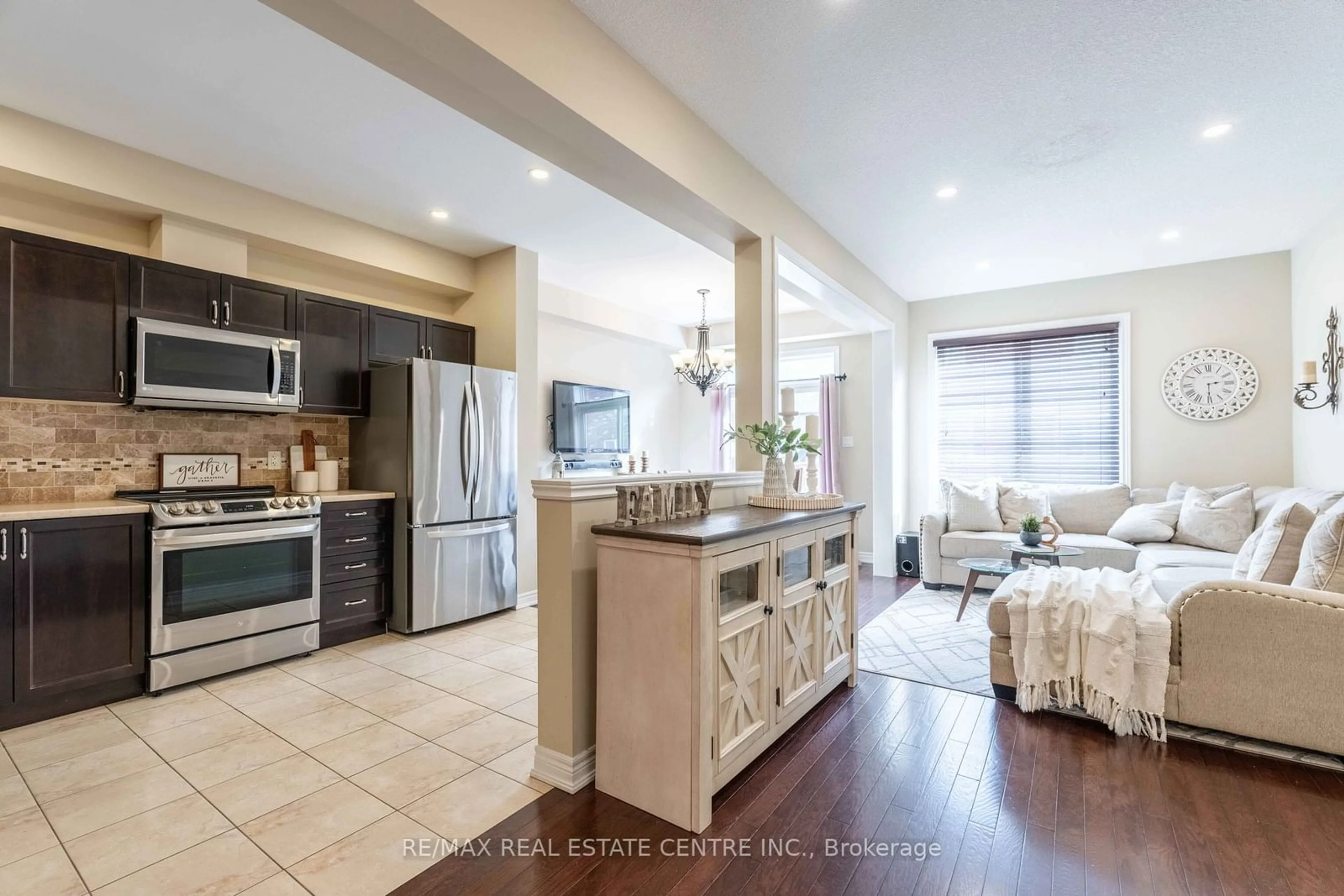 Open concept kitchen, ceramic/tile floor for 45 Seabreeze Cres #10, Hamilton Ontario L8E 5C8