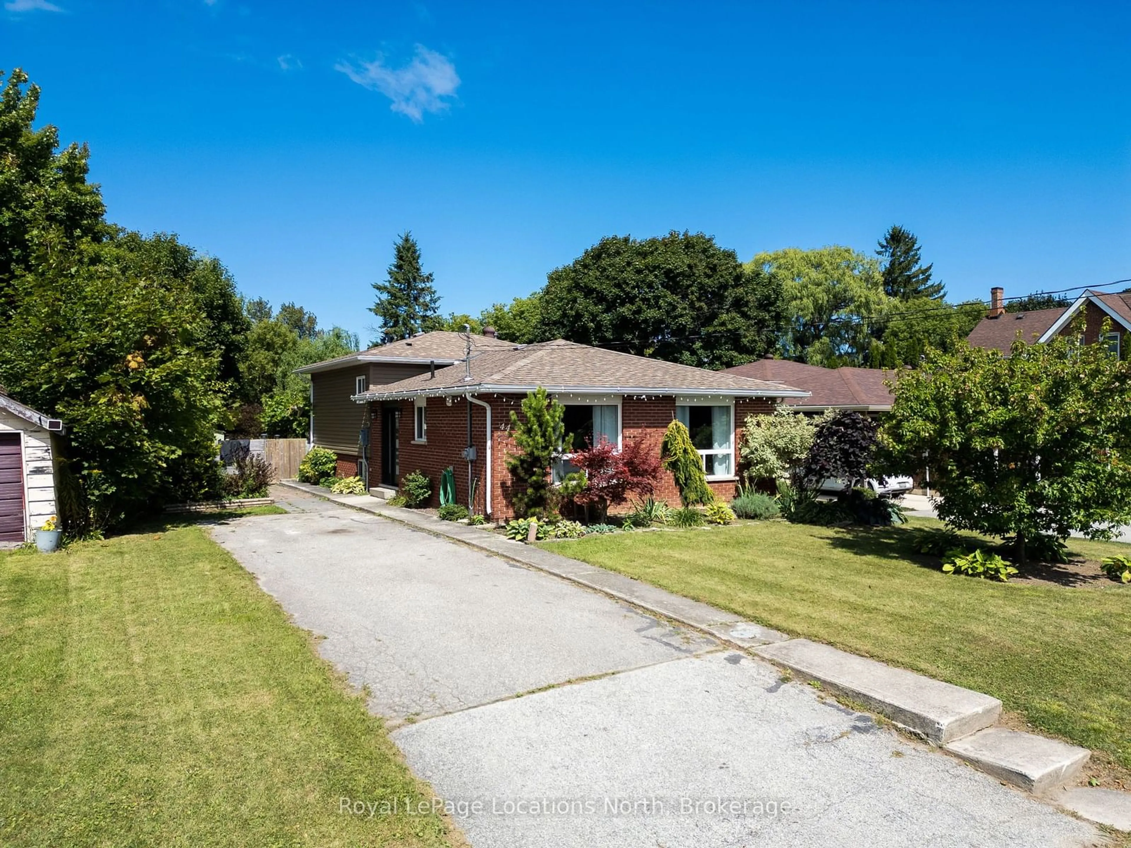 A pic from outside/outdoor area/front of a property/back of a property/a pic from drone, street for 44 PARKER St, Meaford Ontario N4L 1P2