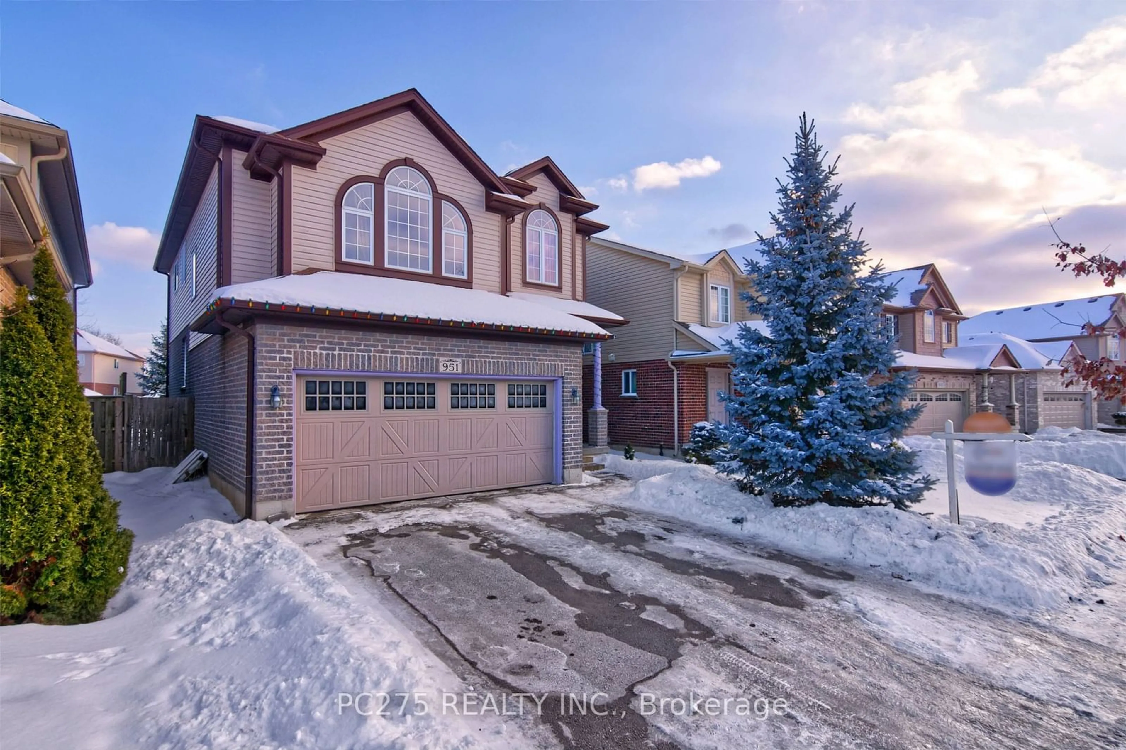 A pic from outside/outdoor area/front of a property/back of a property/a pic from drone, street for 951 Grenfell Dr, London Ontario N5X 4R8