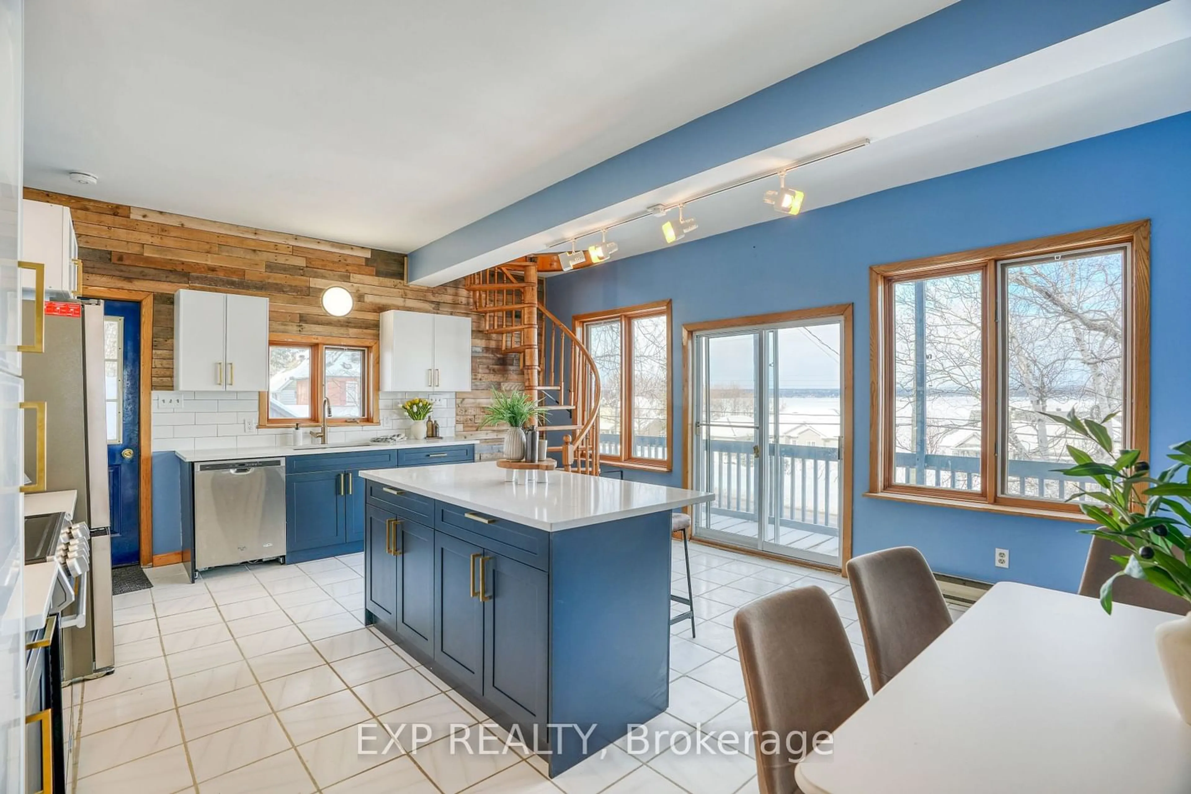 Open concept kitchen, unknown for 1643 River Rd, McNab/Braeside Ontario K0A 1G0