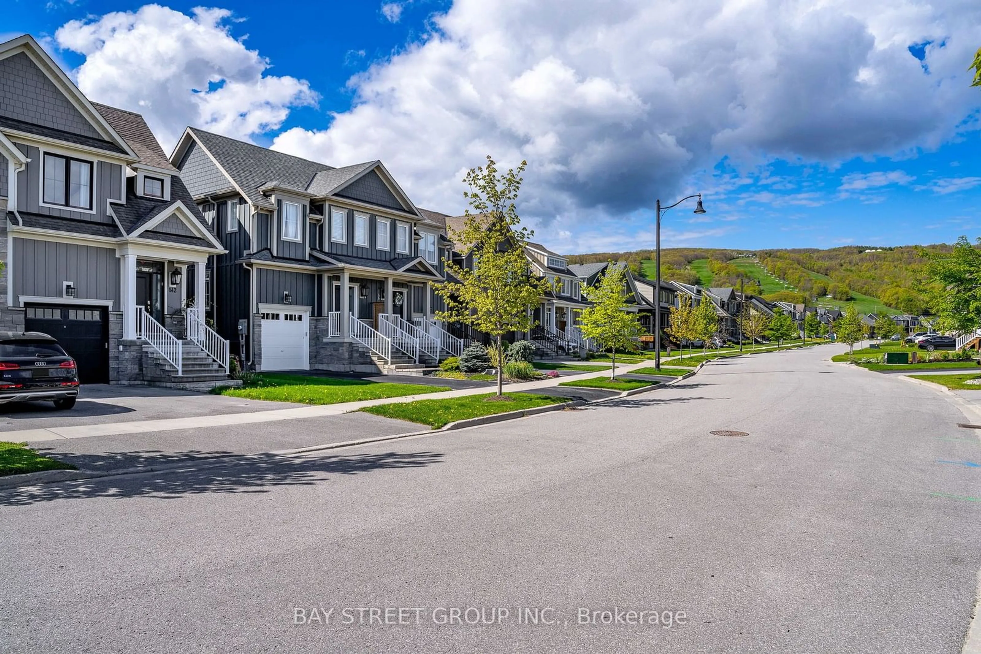 A pic from outside/outdoor area/front of a property/back of a property/a pic from drone, street for 142 yellow birch Cres, Blue Mountains Ontario L9Y 0R4