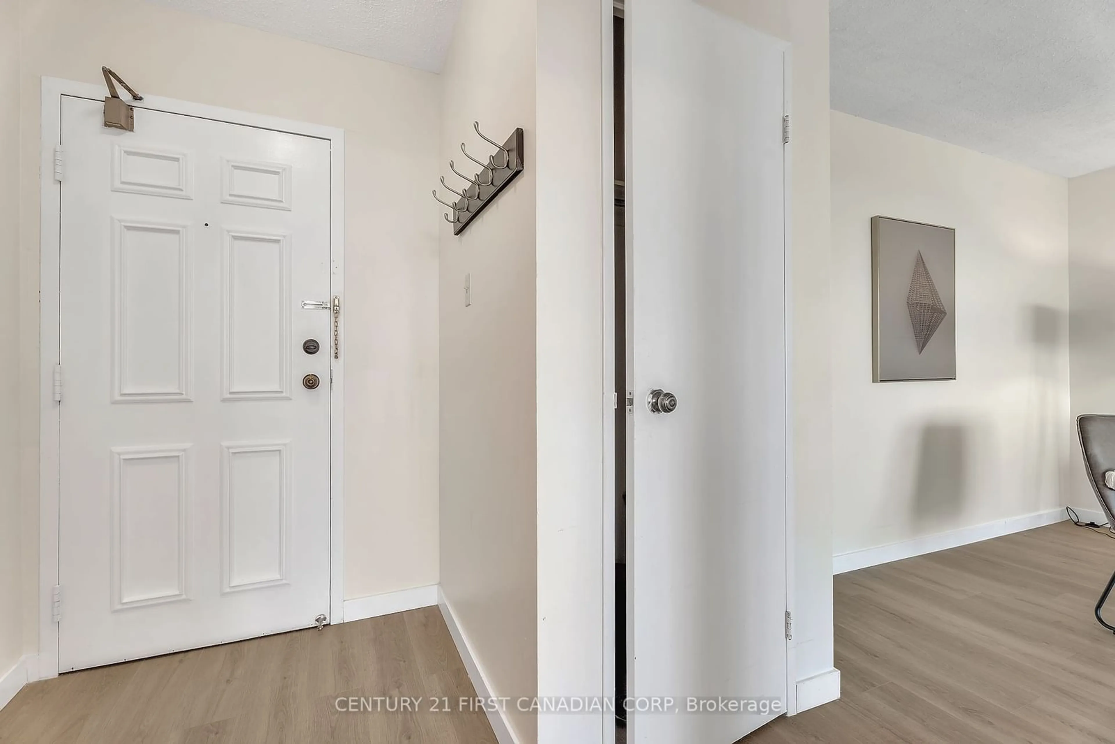 Indoor entryway for 600 Grenfell Dr #1010, London Ontario N5X 2R8