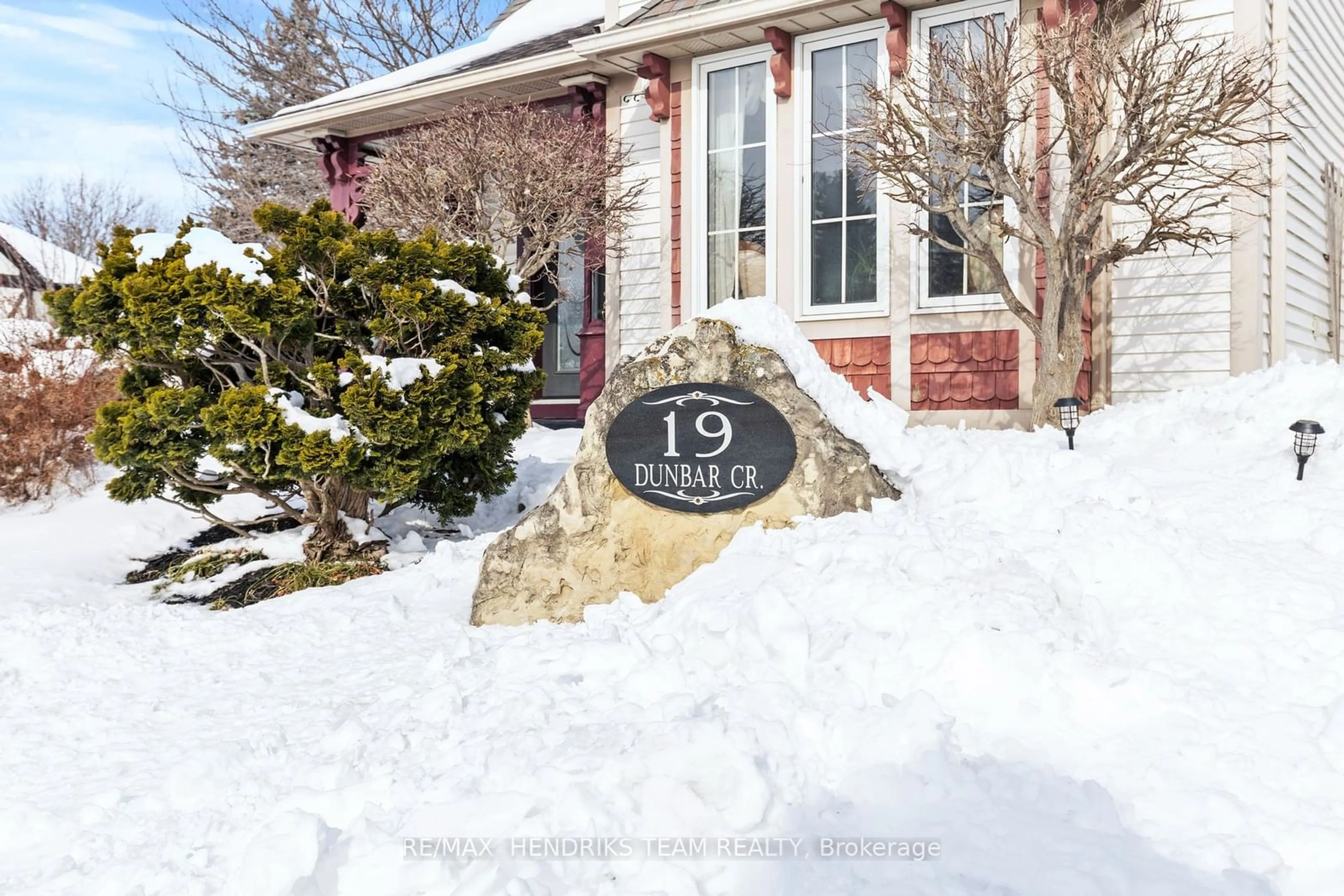 Unknown for 19 Dunbar Cres, St. Catharines Ontario L2W 1A6