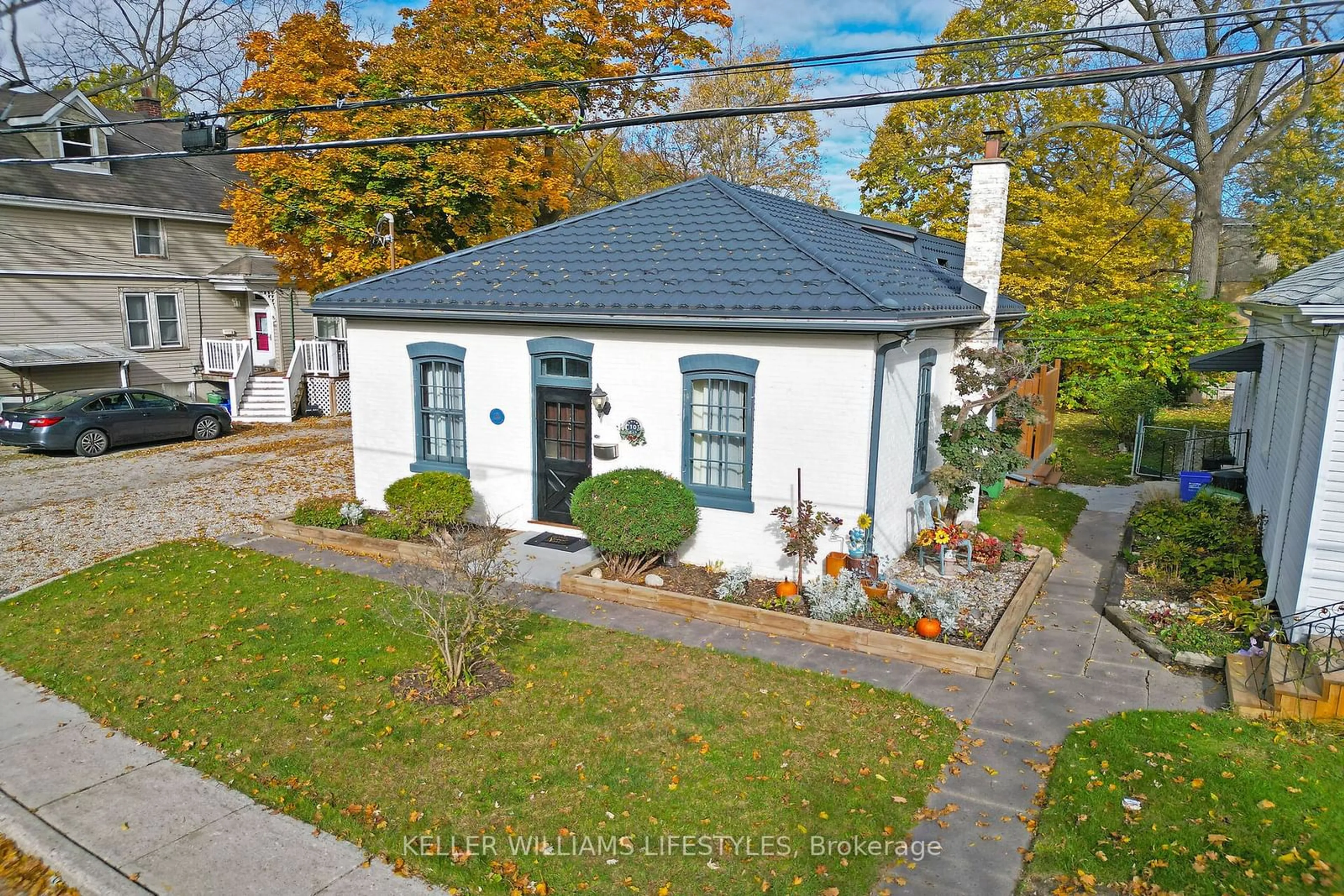 A pic from outside/outdoor area/front of a property/back of a property/a pic from drone, street for 10 McClary Ave, London Ontario N6C 1P7