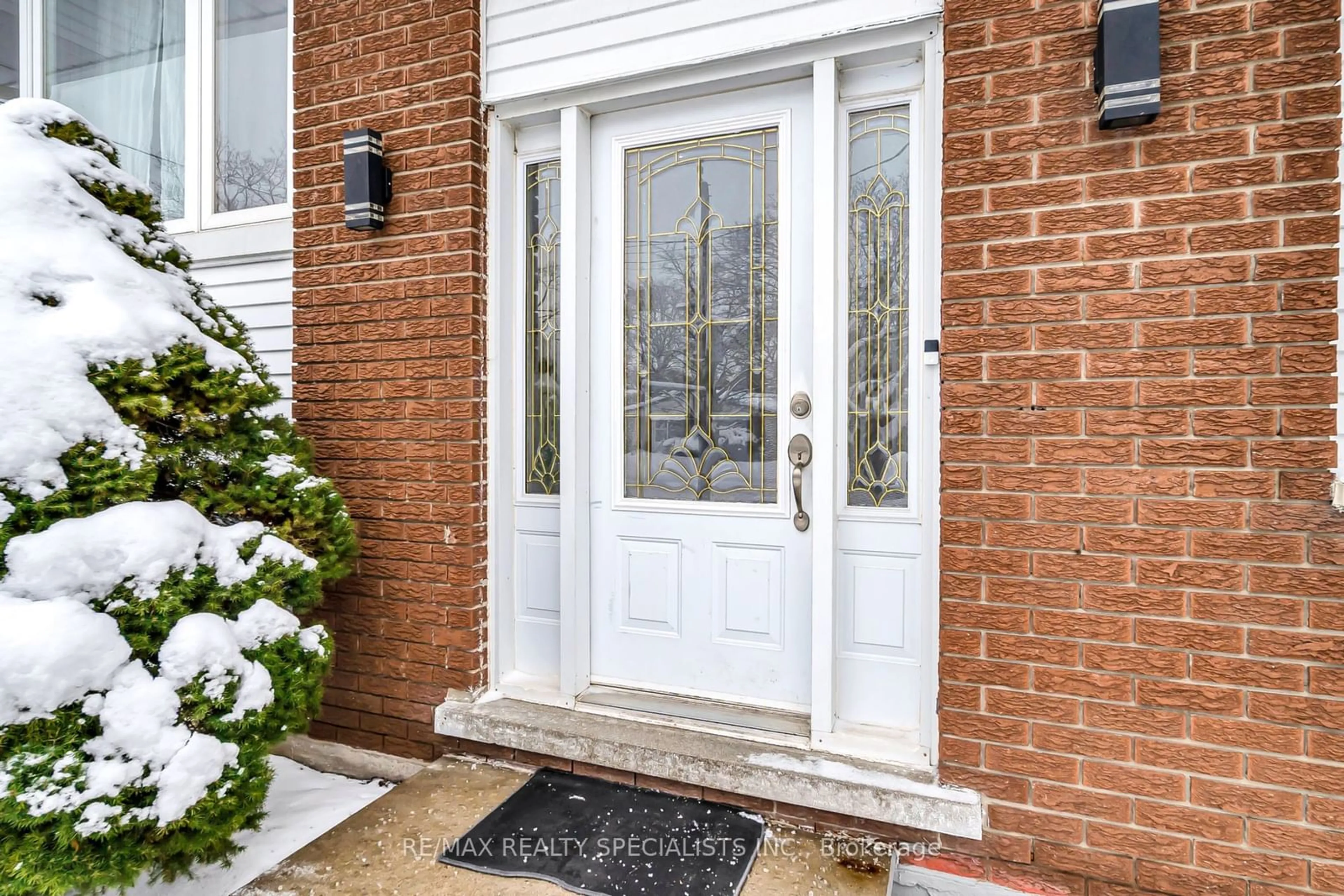 Indoor entryway for 98 Ruskview Rd, Kitchener Ontario N2M 4S3