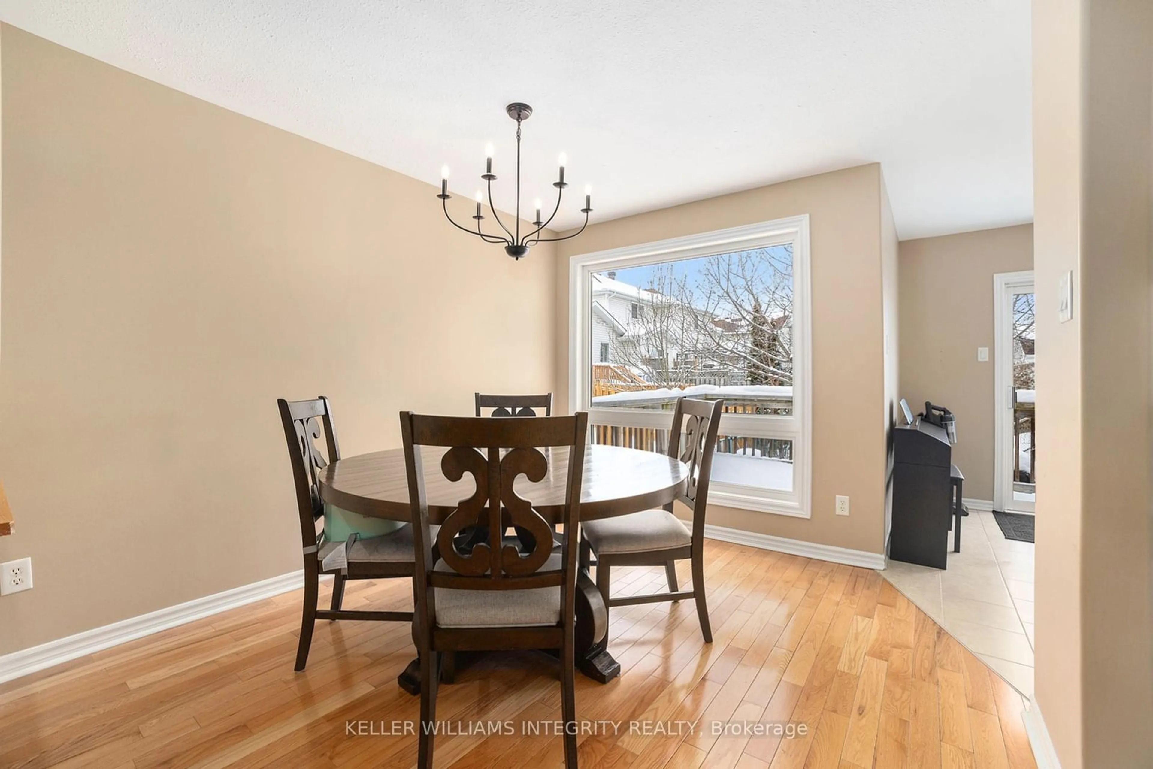 Dining room, wood/laminate floor for 16 Woliston Cres, Kanata Ontario K2W 1G6