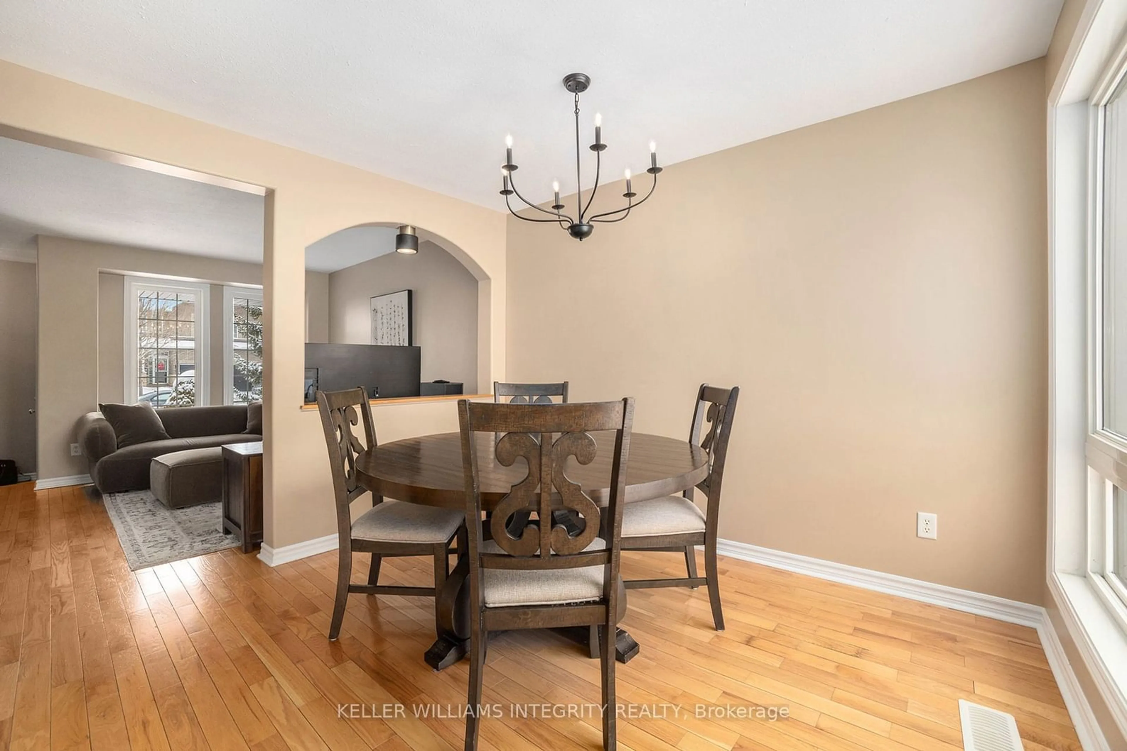 Dining room, wood/laminate floor for 16 Woliston Cres, Kanata Ontario K2W 1G6