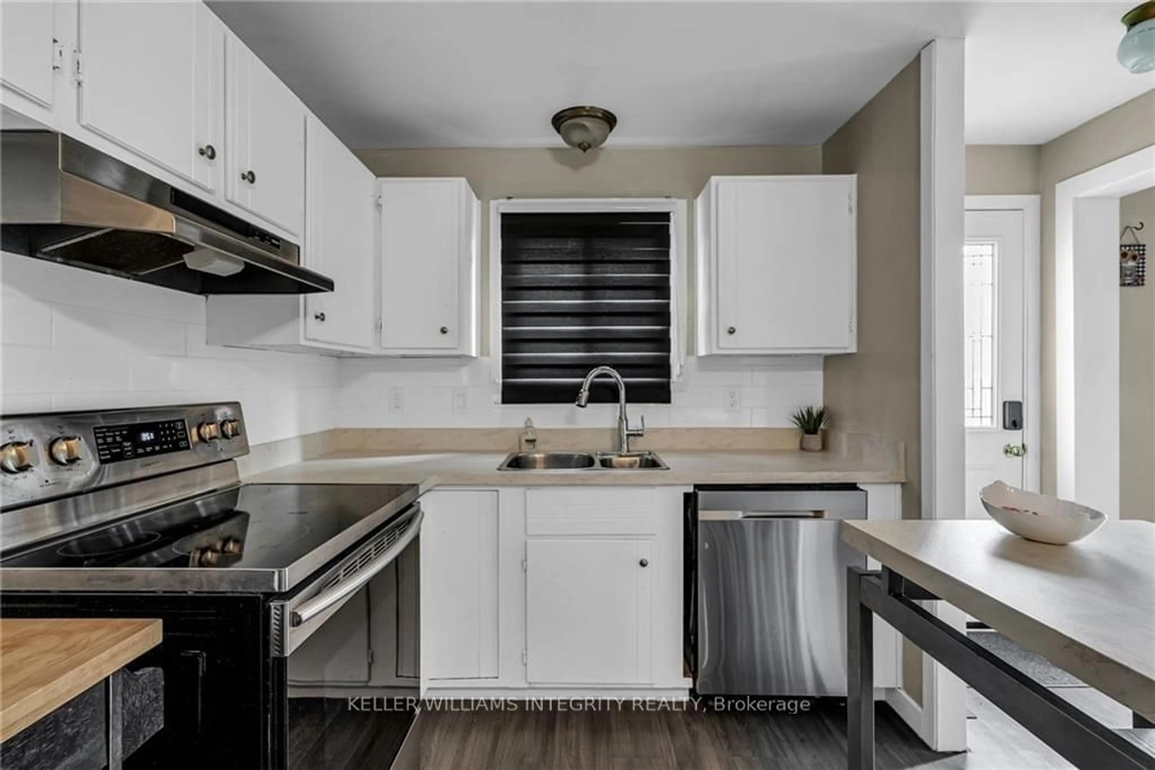 Standard kitchen, unknown for 1016 Larin Ave, Cornwall Ontario K6H 6A7