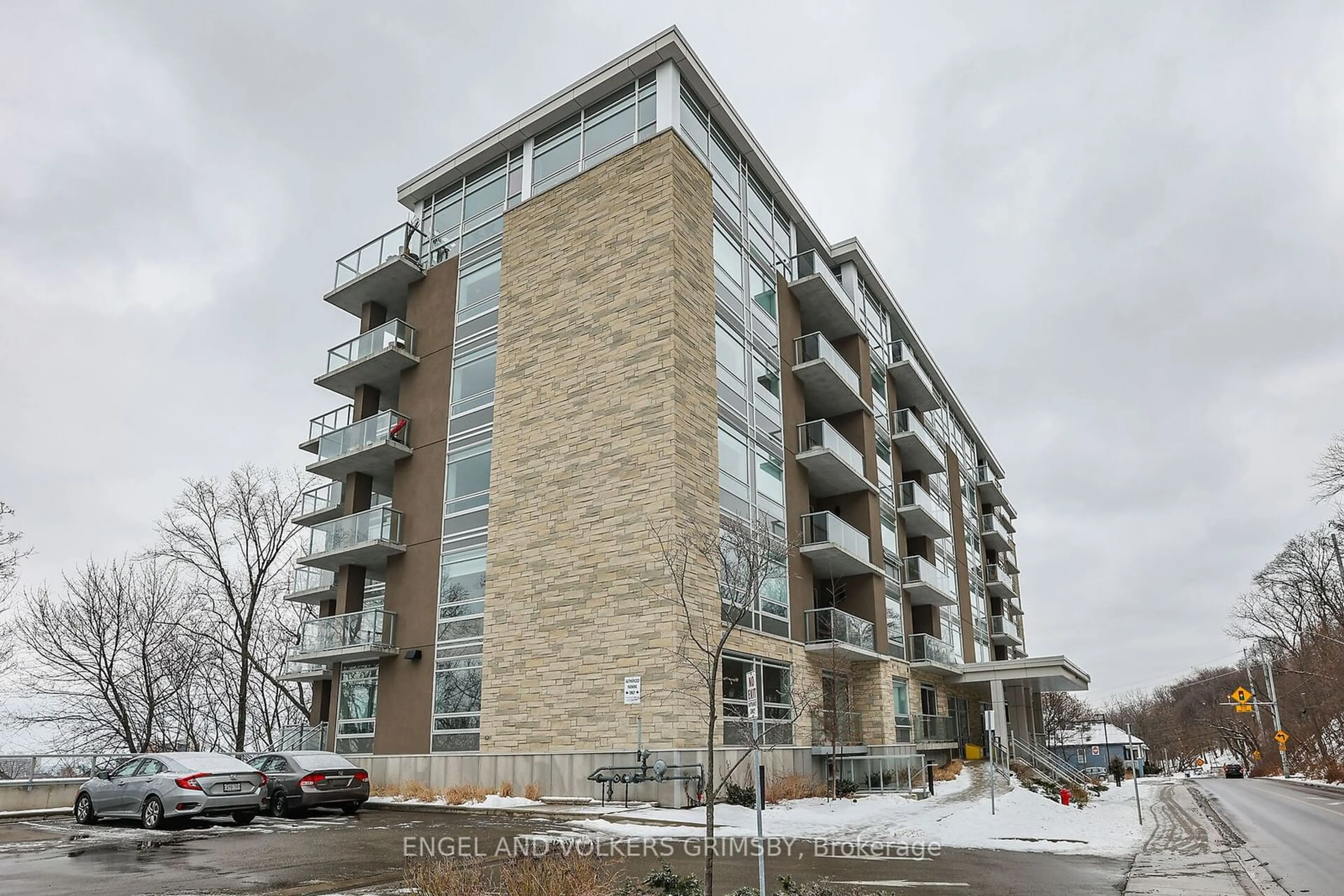 Unknown for 479 Charlton Ave #106, Hamilton Ontario L8N 0B4