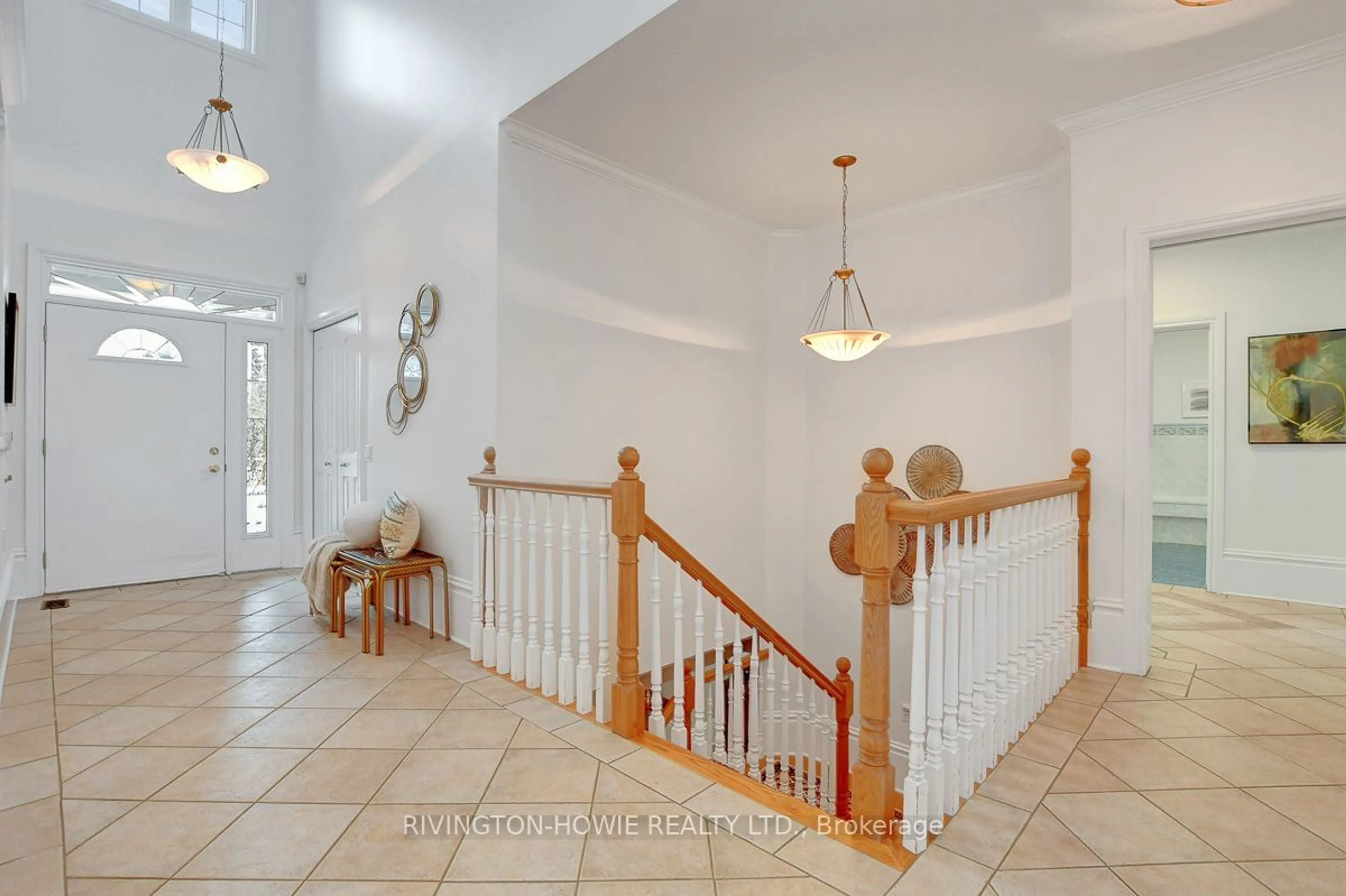 Indoor foyer for 113 Charlie's Lane, Carp - Huntley Ward Ontario K0A 1L0