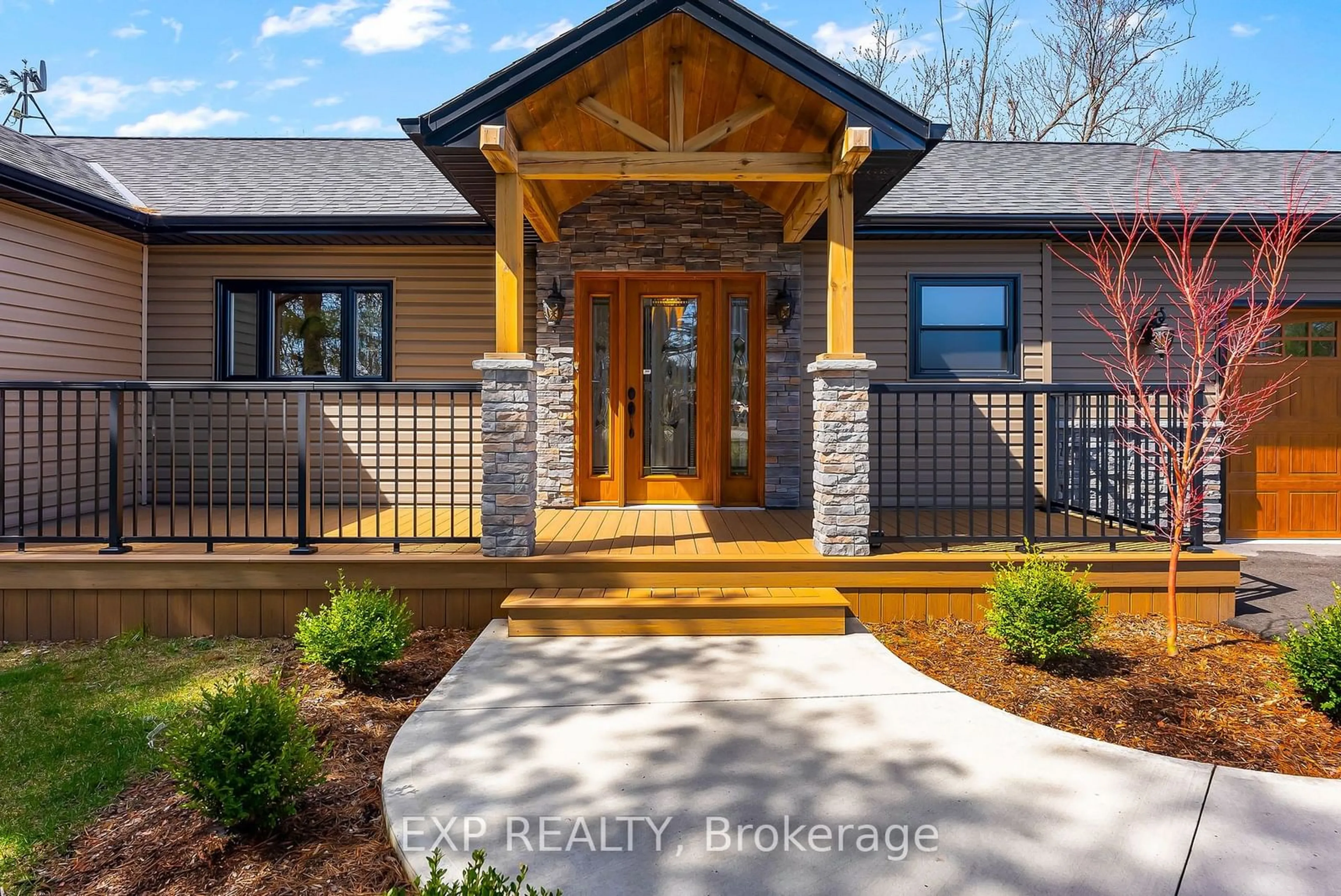 Indoor entryway for 617 Chapin Pkwy, Fort Erie Ontario L2A 5M4