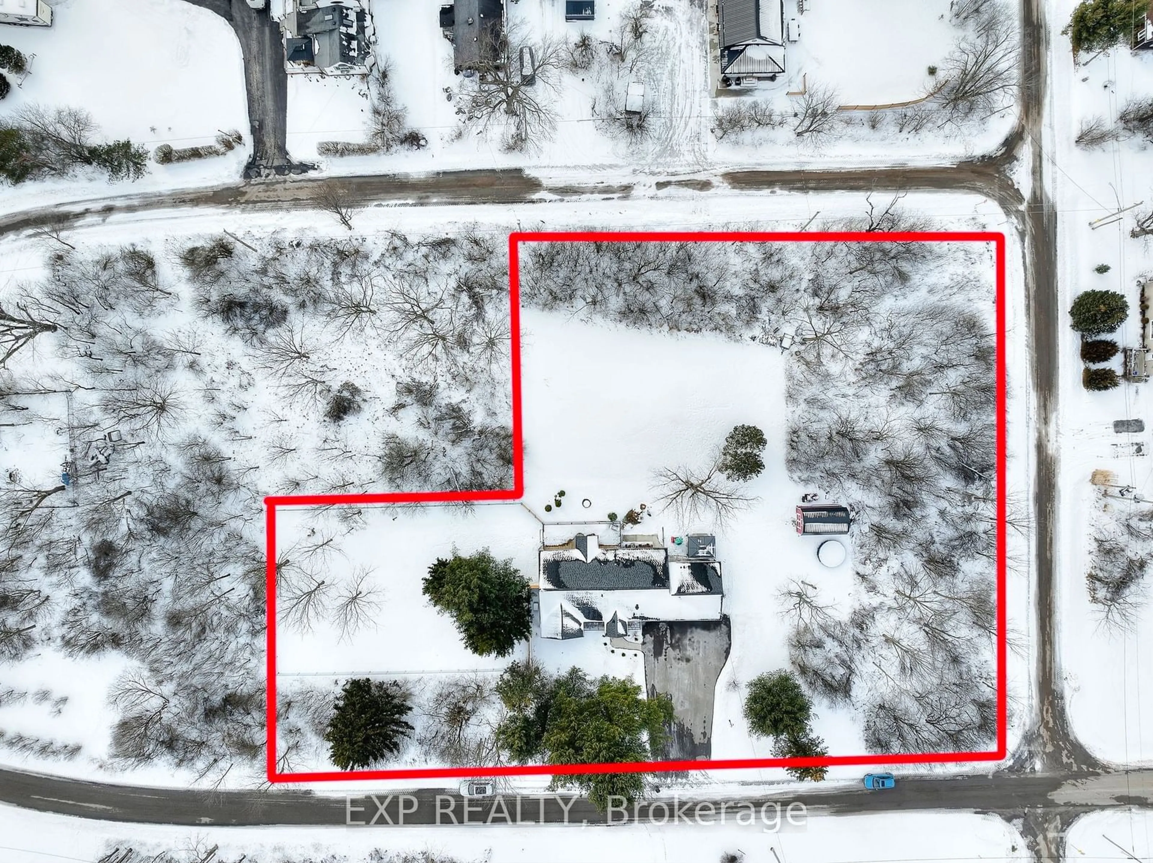 A pic from outside/outdoor area/front of a property/back of a property/a pic from drone, building for 617 Chapin Pkwy, Fort Erie Ontario L2A 5M4