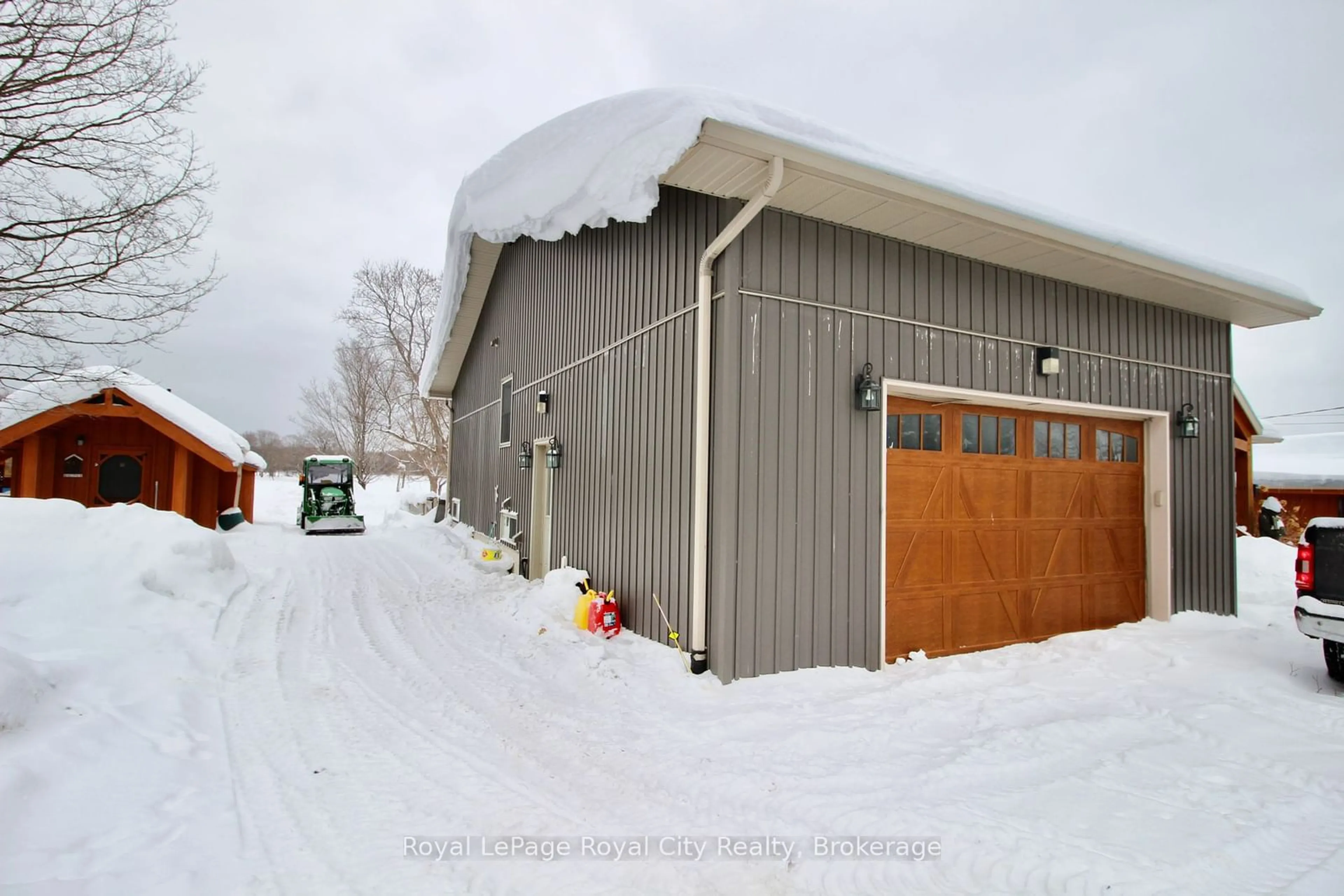 Indoor garage for 314 Cape Chin Rd, Northern Bruce Peninsula Ontario N0H 1W0