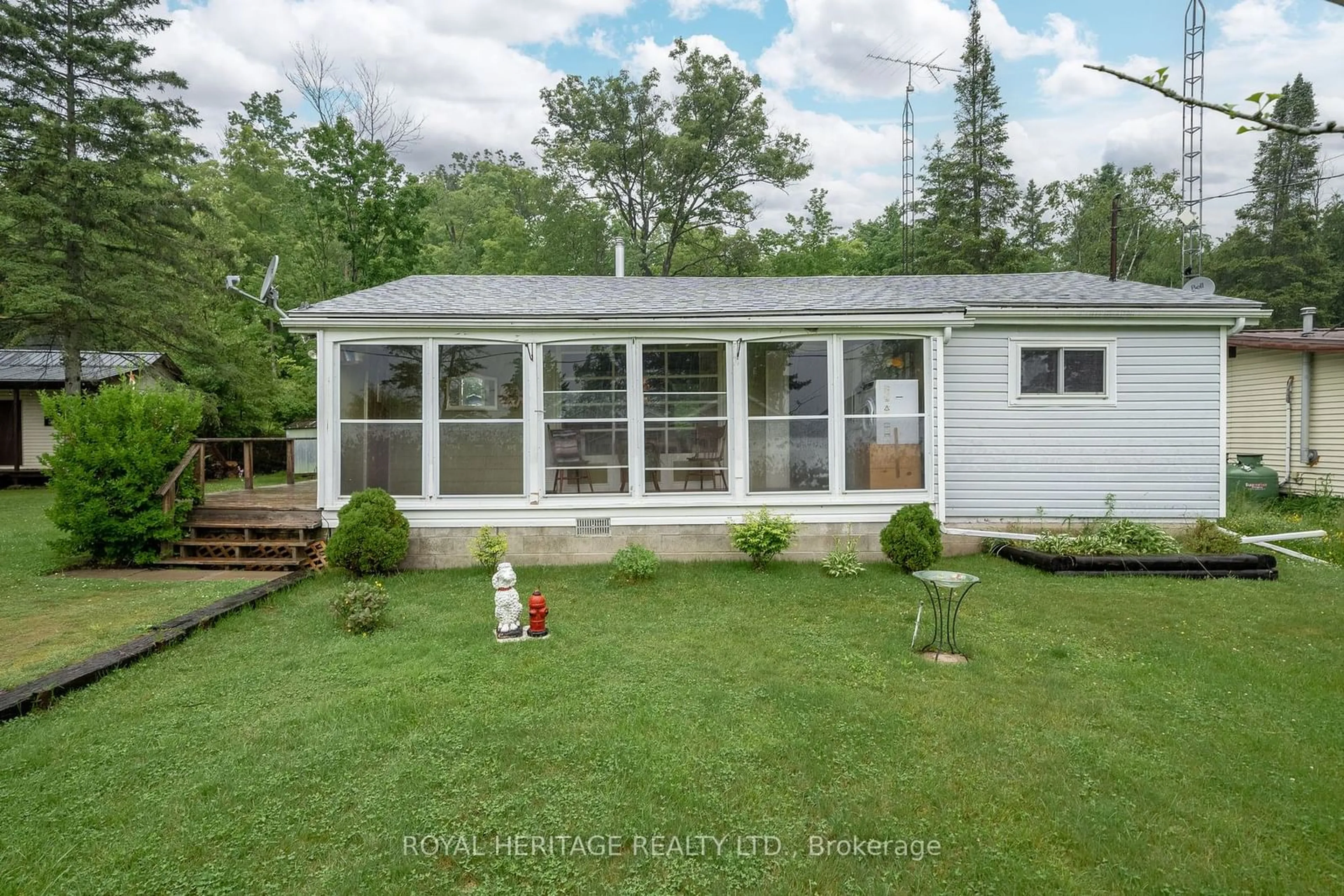 Home with vinyl exterior material, water/lake/river/ocean view for 132 Peepyhorn Rd, Marmora and Lake Ontario K0K 2M0