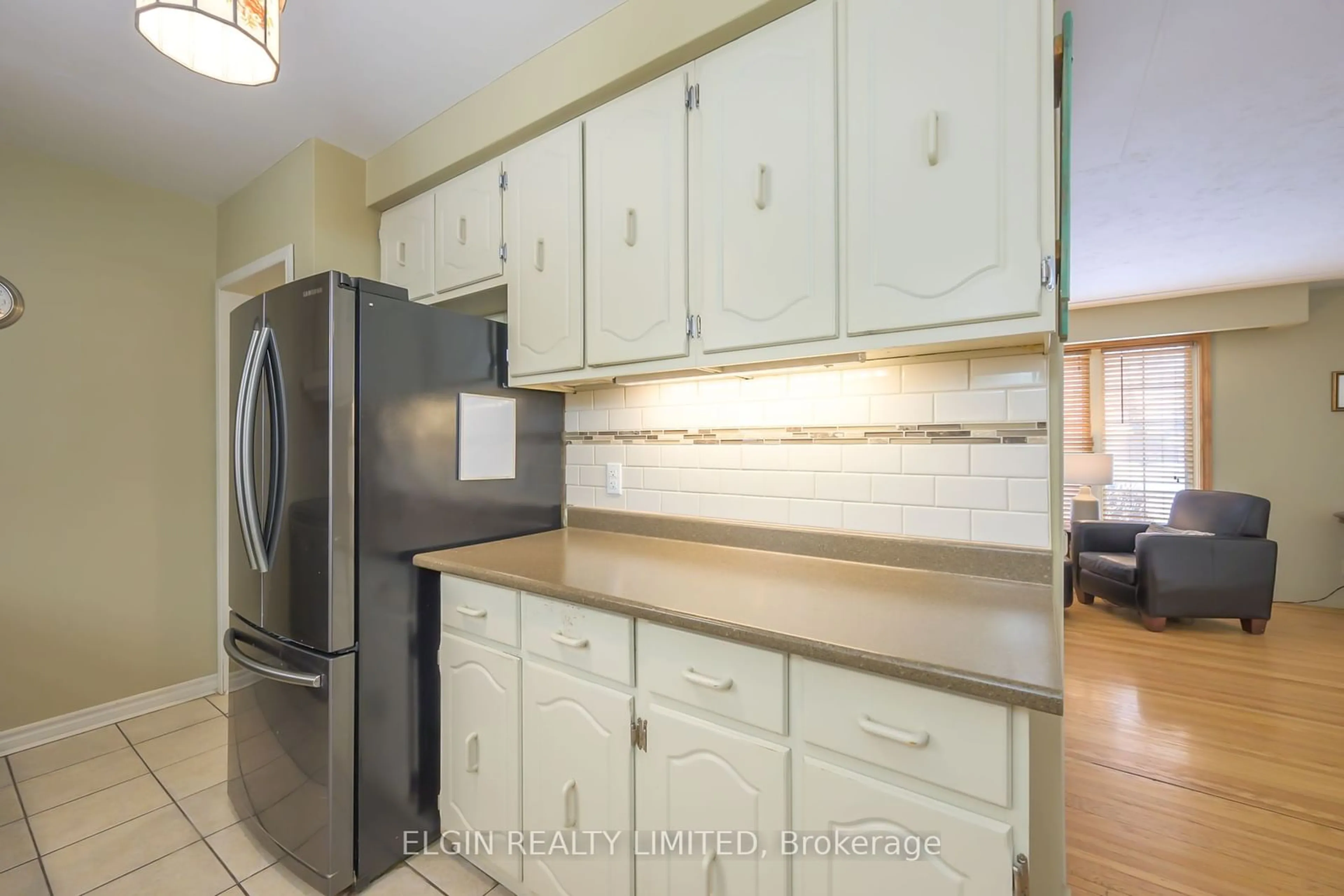 Standard kitchen, unknown for 48 Marlene St, Central Elgin Ontario N5R 1B6