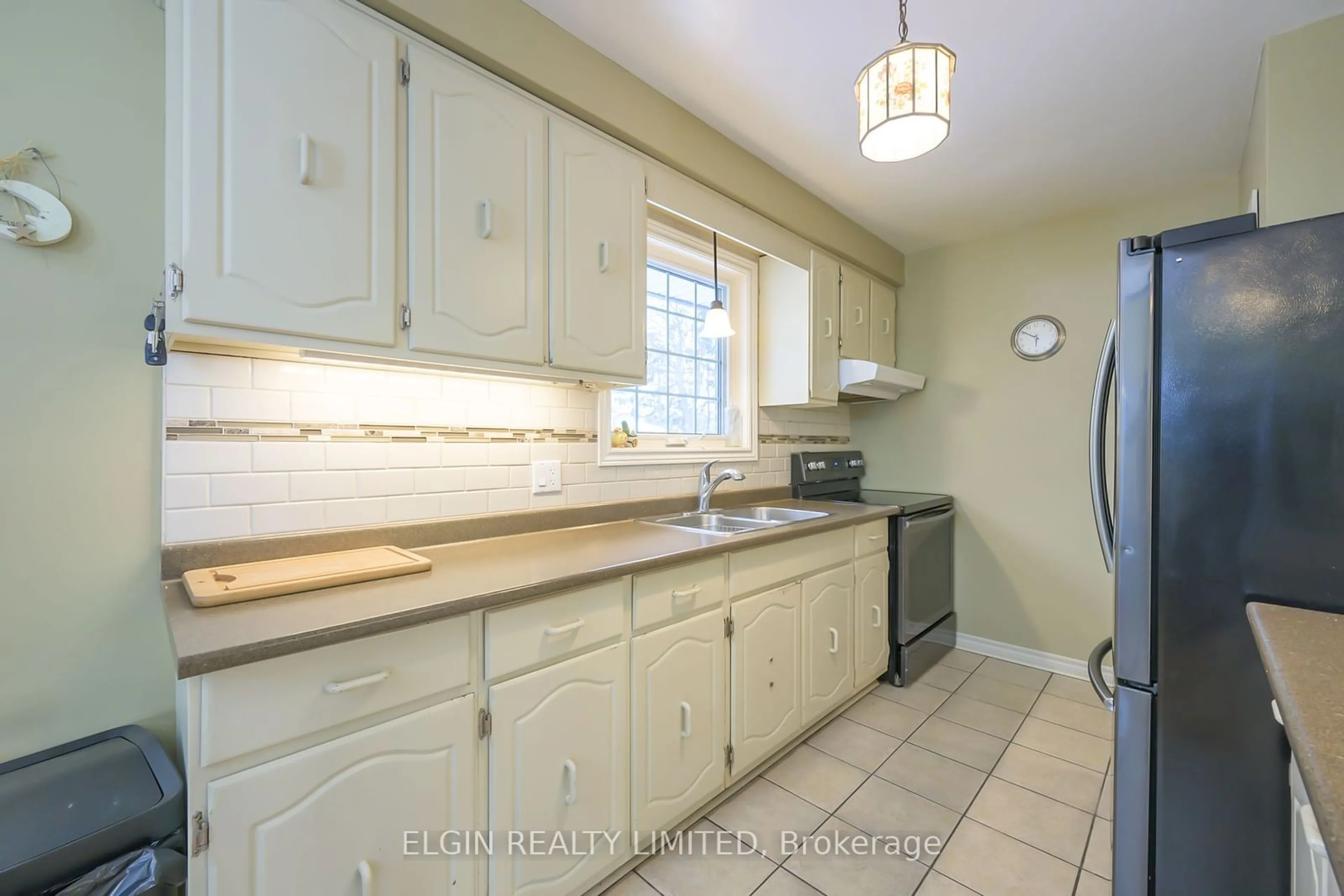 Standard kitchen, ceramic/tile floor for 48 Marlene St, Central Elgin Ontario N5R 1B6