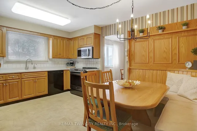Additional property image - 28 Upper Canada Pl