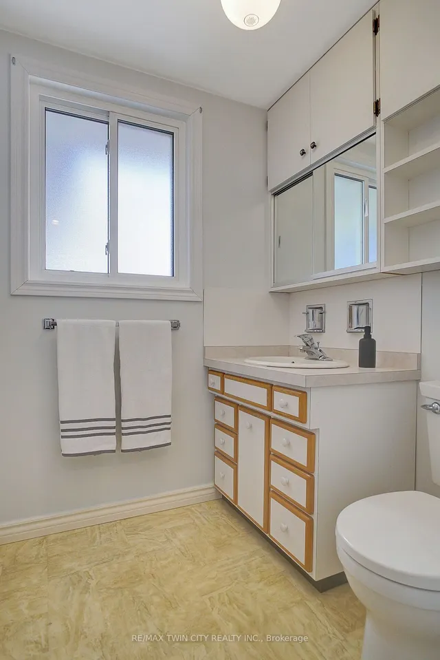 Additional property image - 28 Upper Canada Pl