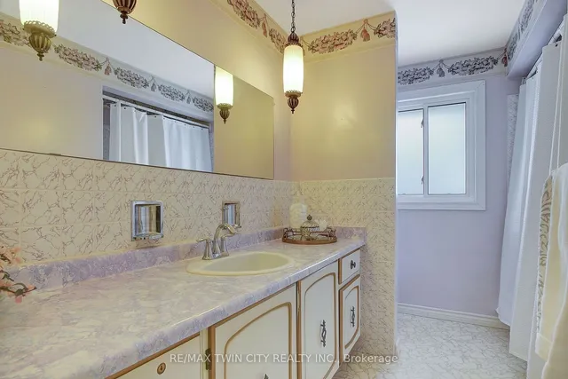 Additional property image - 28 Upper Canada Pl