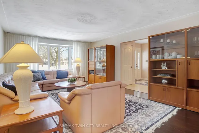 Additional property image - 28 Upper Canada Pl