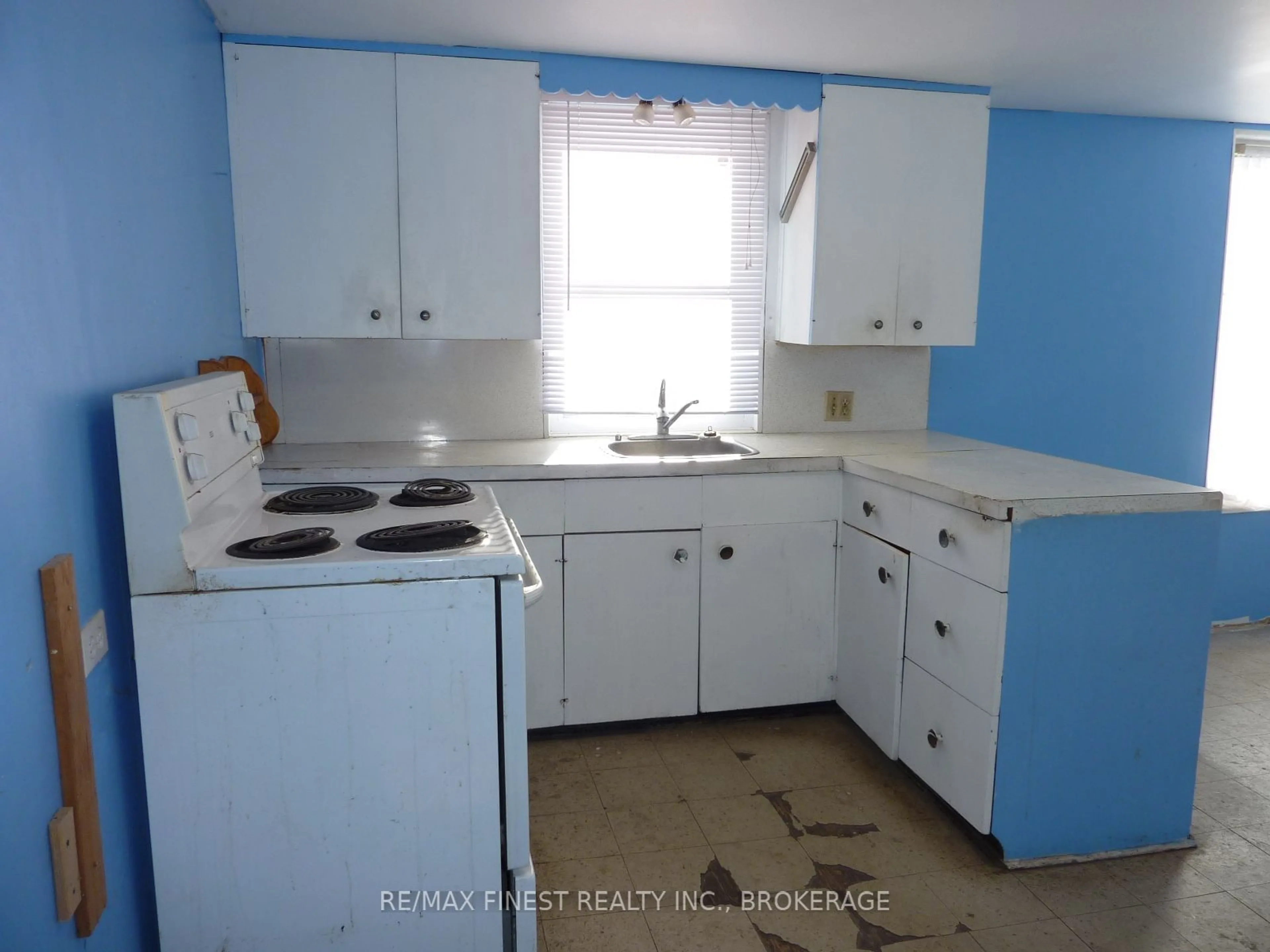 Standard kitchen, unknown for 65 King St, Rideau Lakes Ontario K0E 1G0