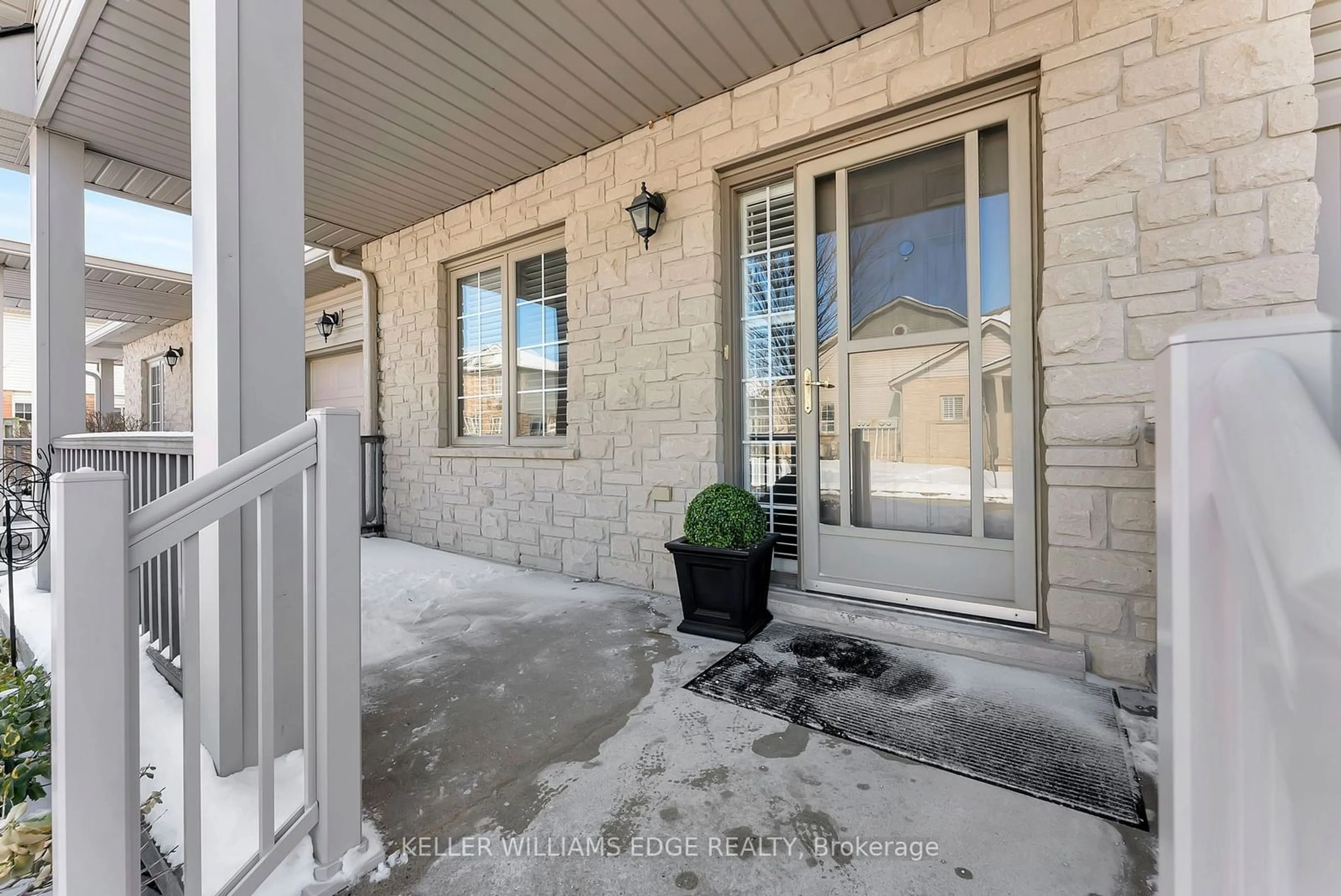 Indoor entryway for 34 Southbrook Dr #43, Hamilton Ontario L0R 1C0