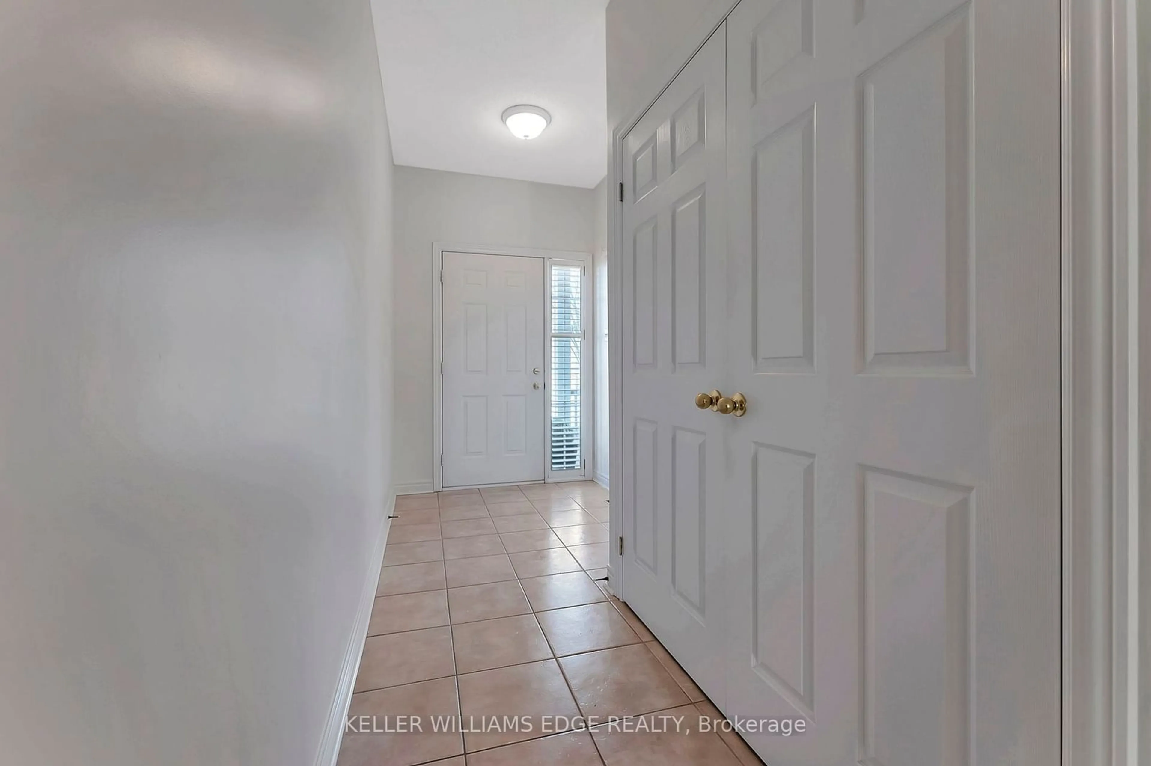 Indoor entryway for 34 Southbrook Dr #43, Hamilton Ontario L0R 1C0