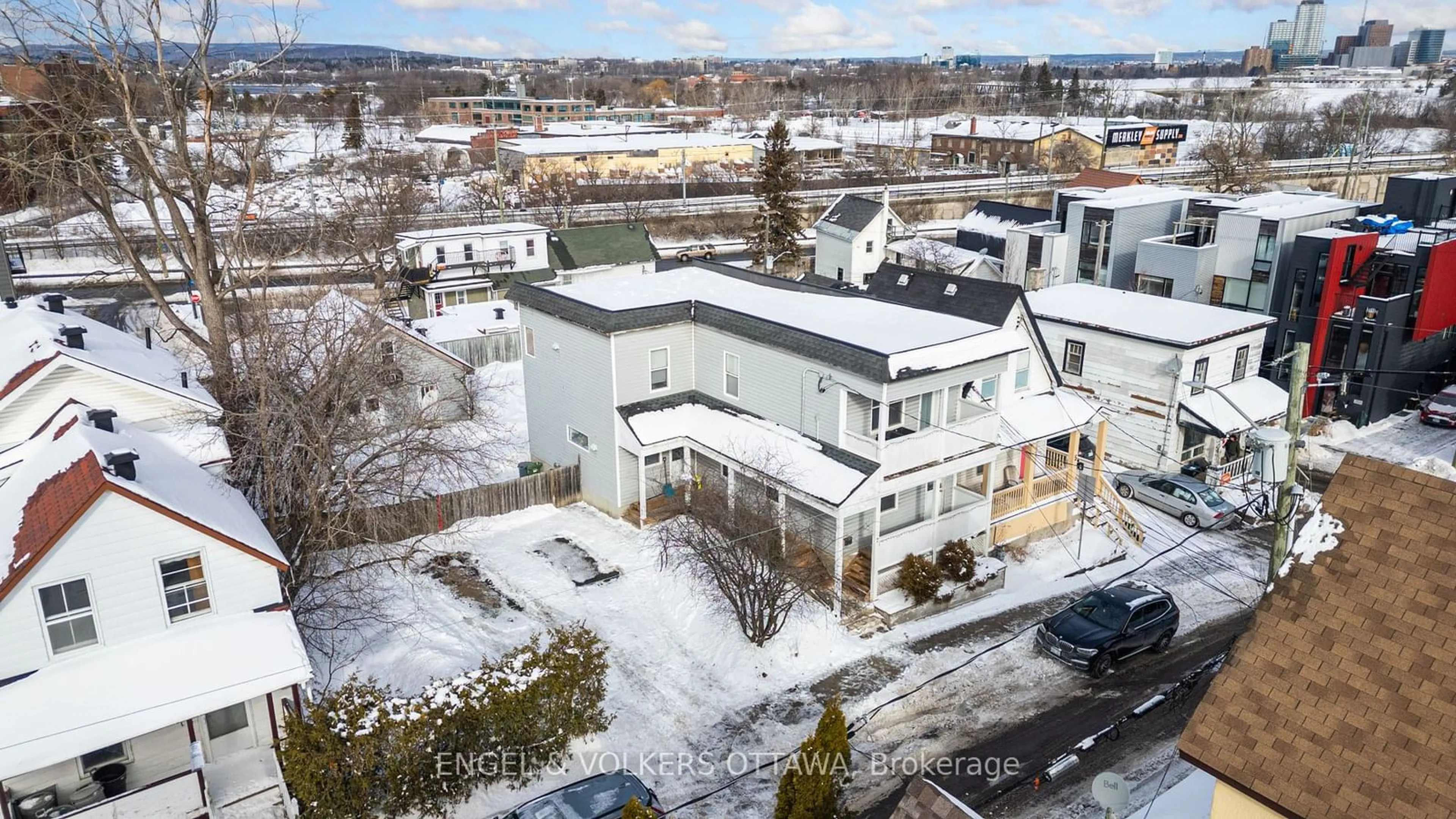 A pic from outside/outdoor area/front of a property/back of a property/a pic from drone, city buildings view from balcony for 7 Lowrey St, West Centre Town Ontario K1Y 2S5