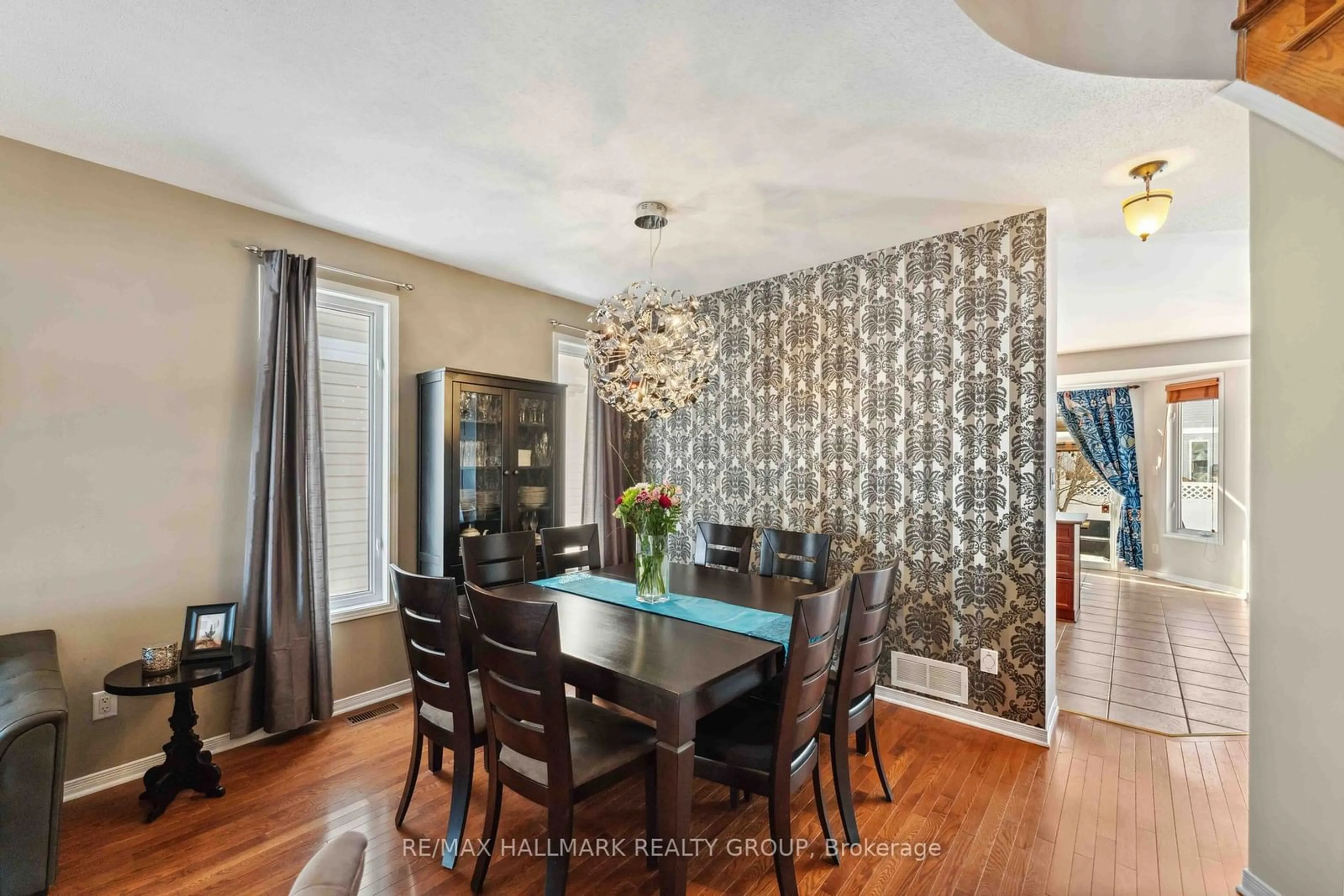 Dining room, wood/laminate floor for 317 Kinghorn Cres, Kanata Ontario K2K 3R6